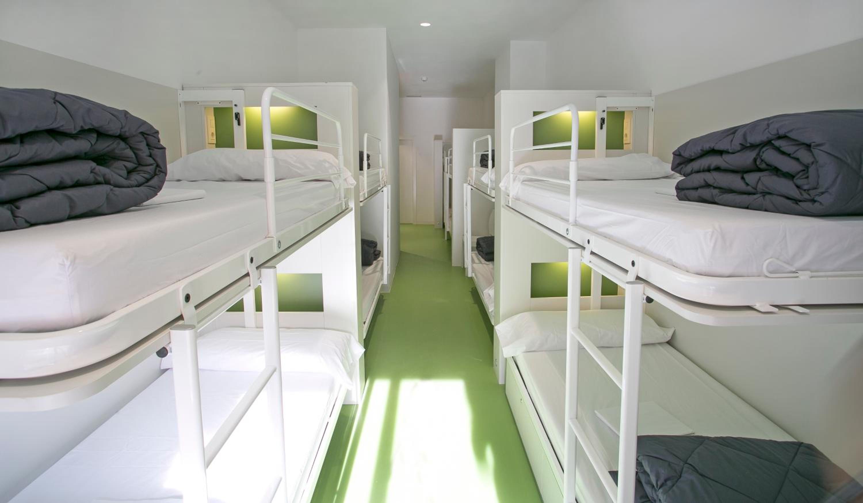 Bed in 12-Bed Dormitory Room with Bathroom  photo 3