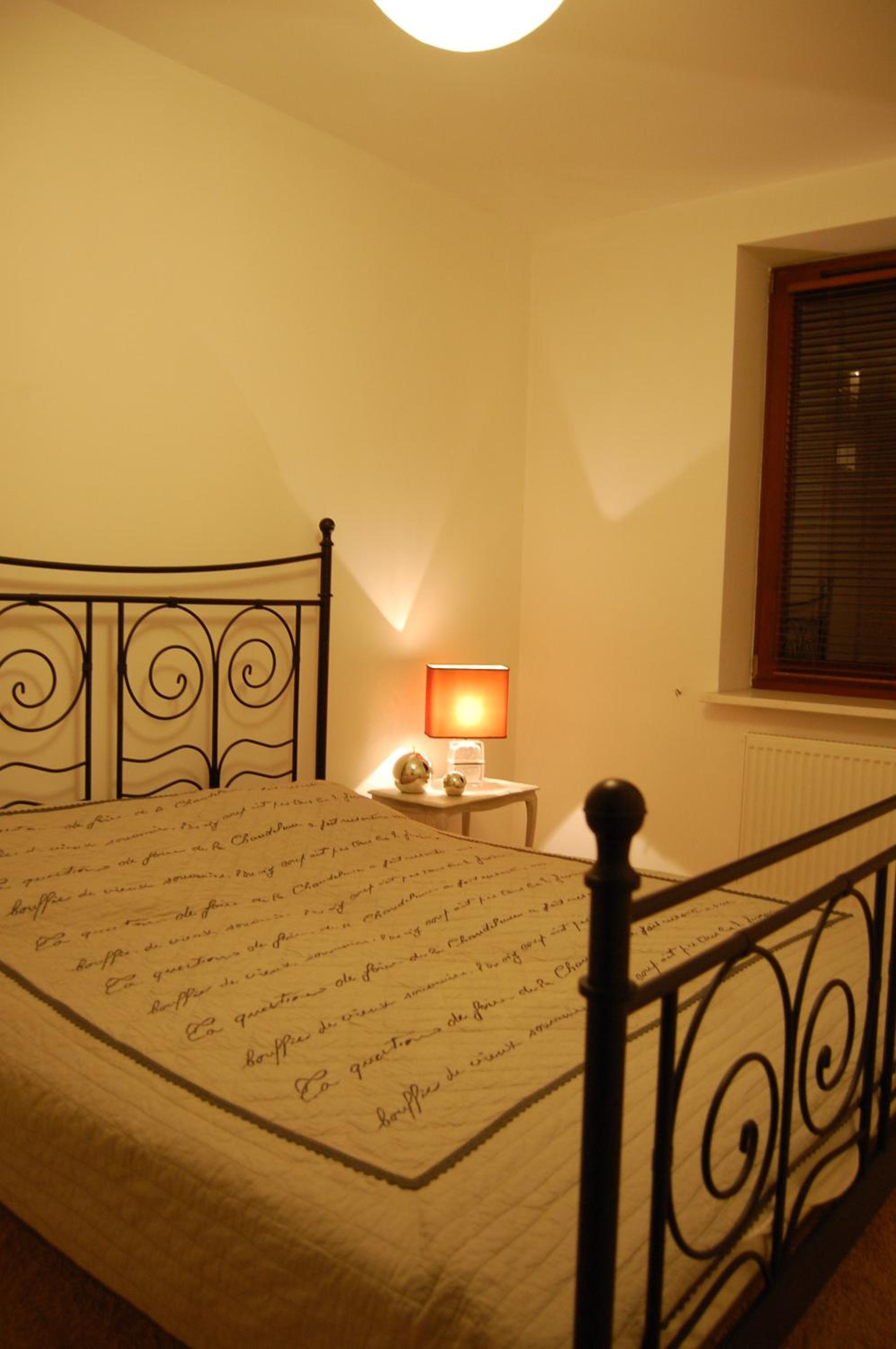 One-Bedroom Apartment - Photo 1