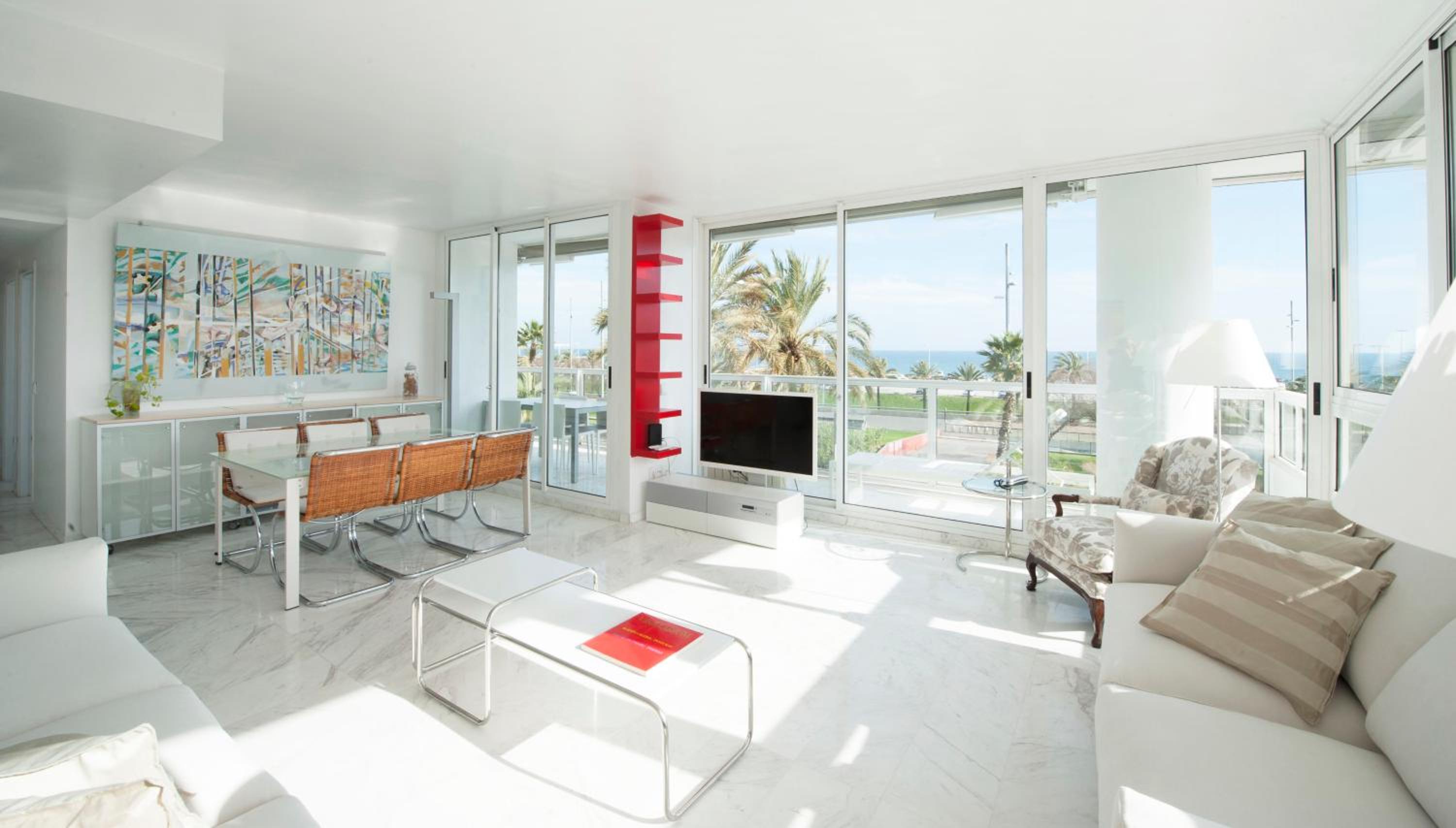 Apartamento de tres dormitorios (5-6 adultos) con vistas al mar