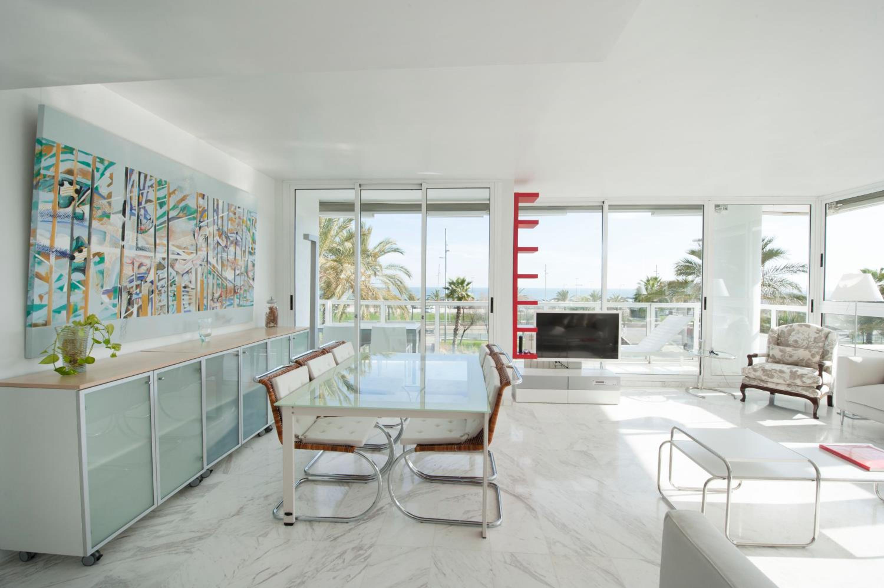 Three-Bedroom Apartment (5-6 Adults) with sea view photo 3