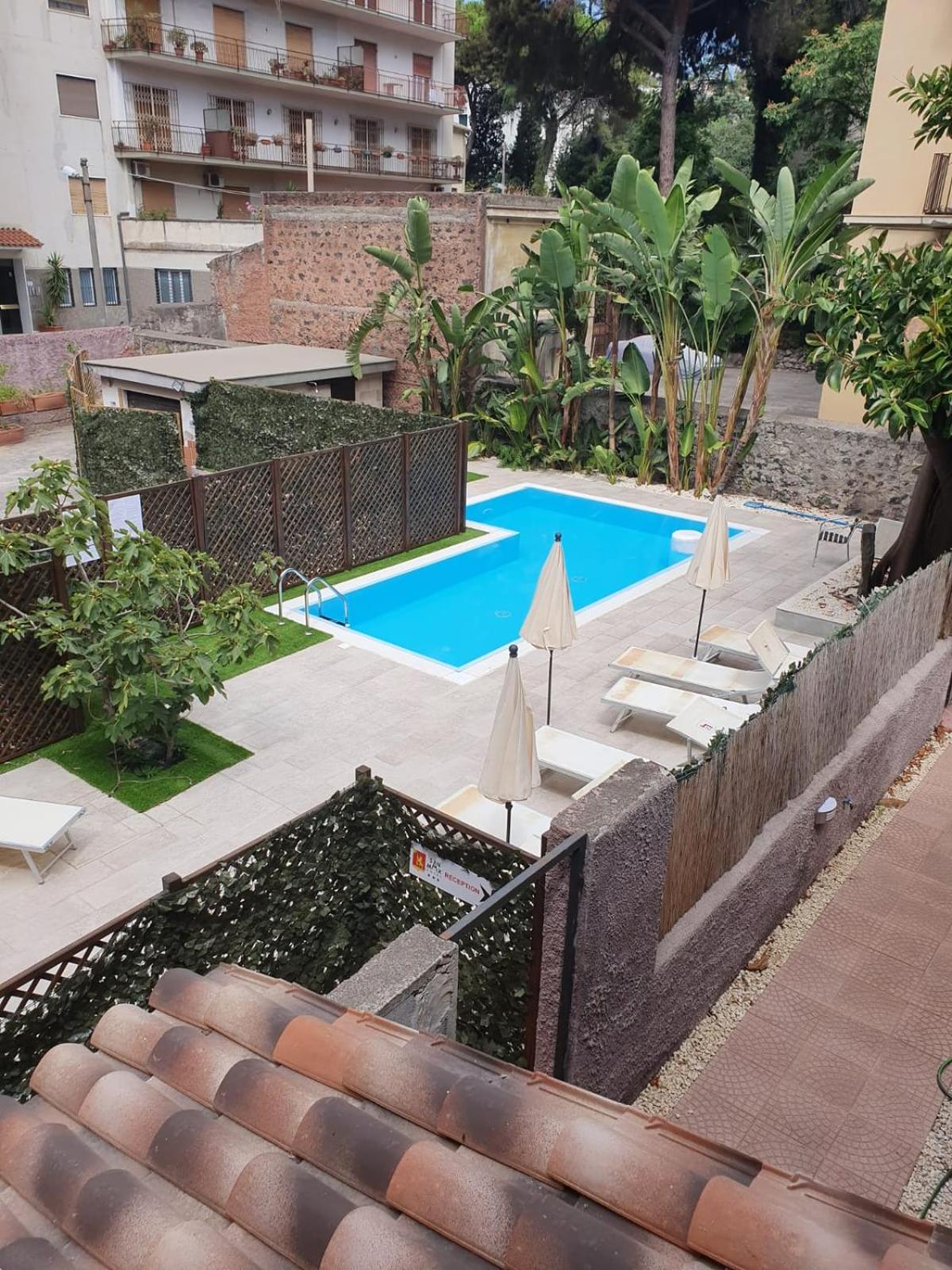 Double Or Twin Room With Pool Access And Parking Included
