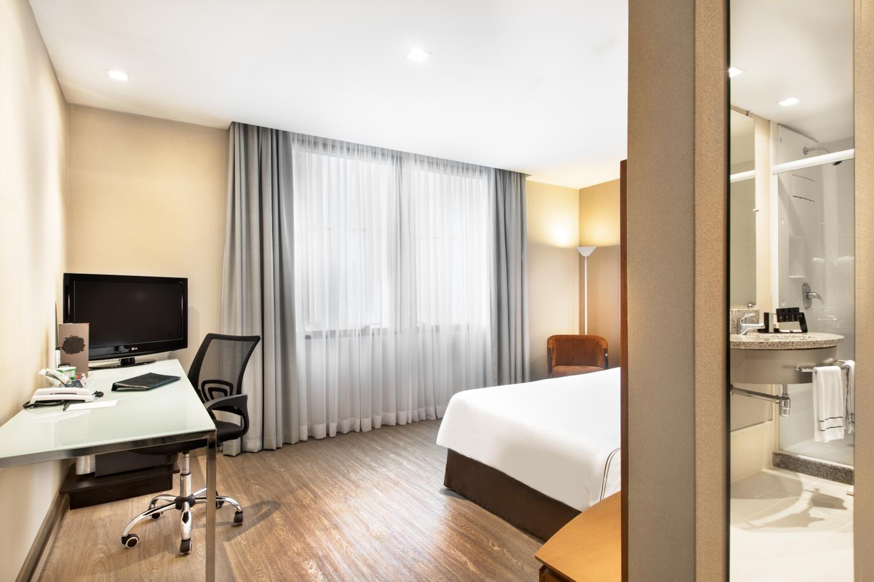 Deluxe Connecting Room