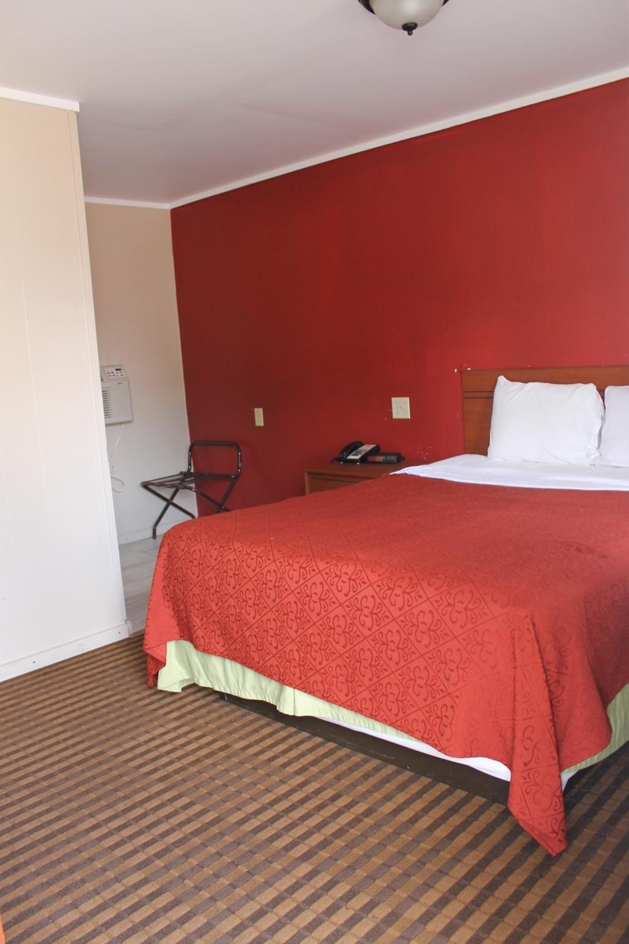 Queen Room photo 3