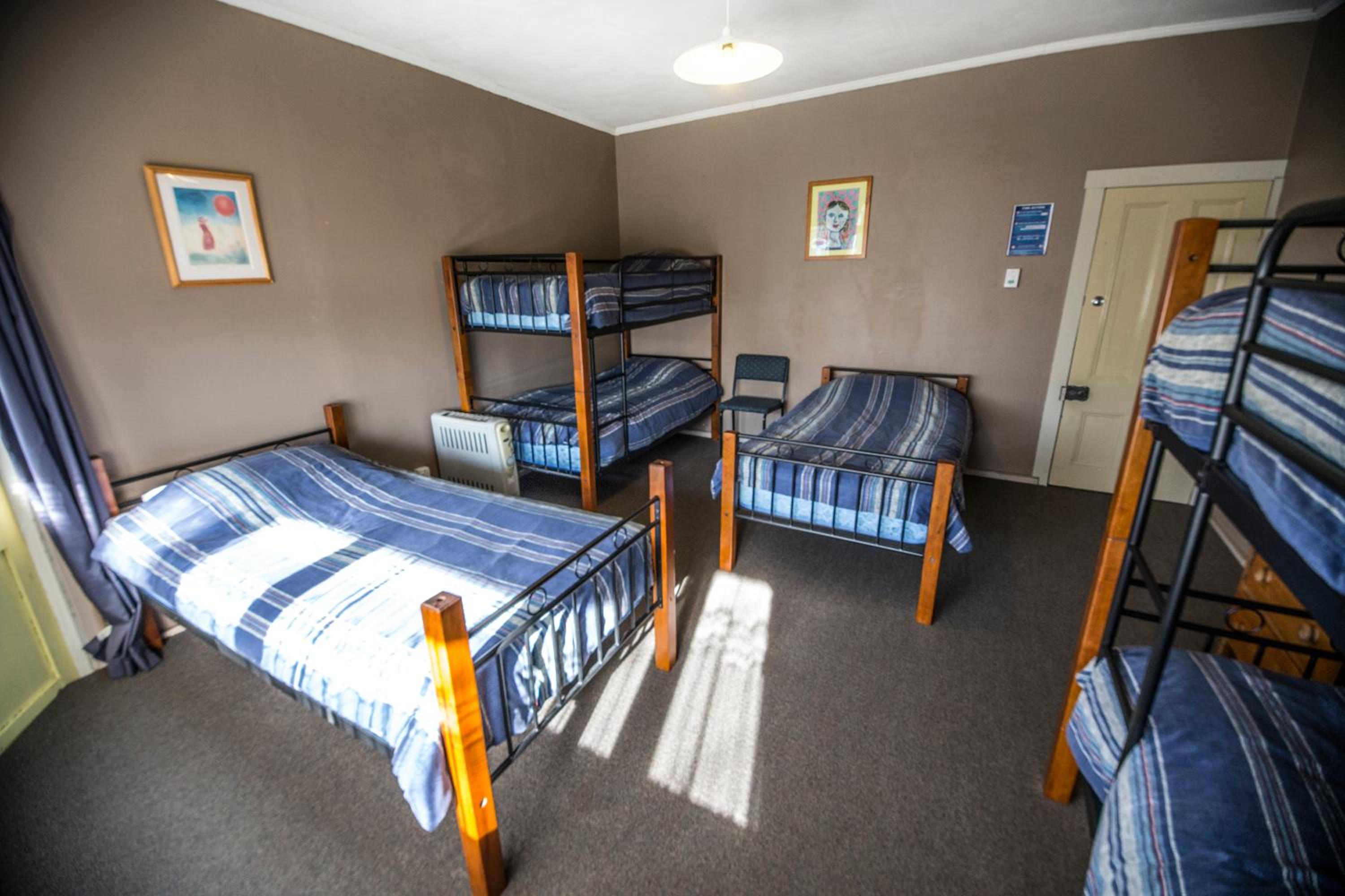 Bed in 6-Bed Mixed Dormitory Room photo 1