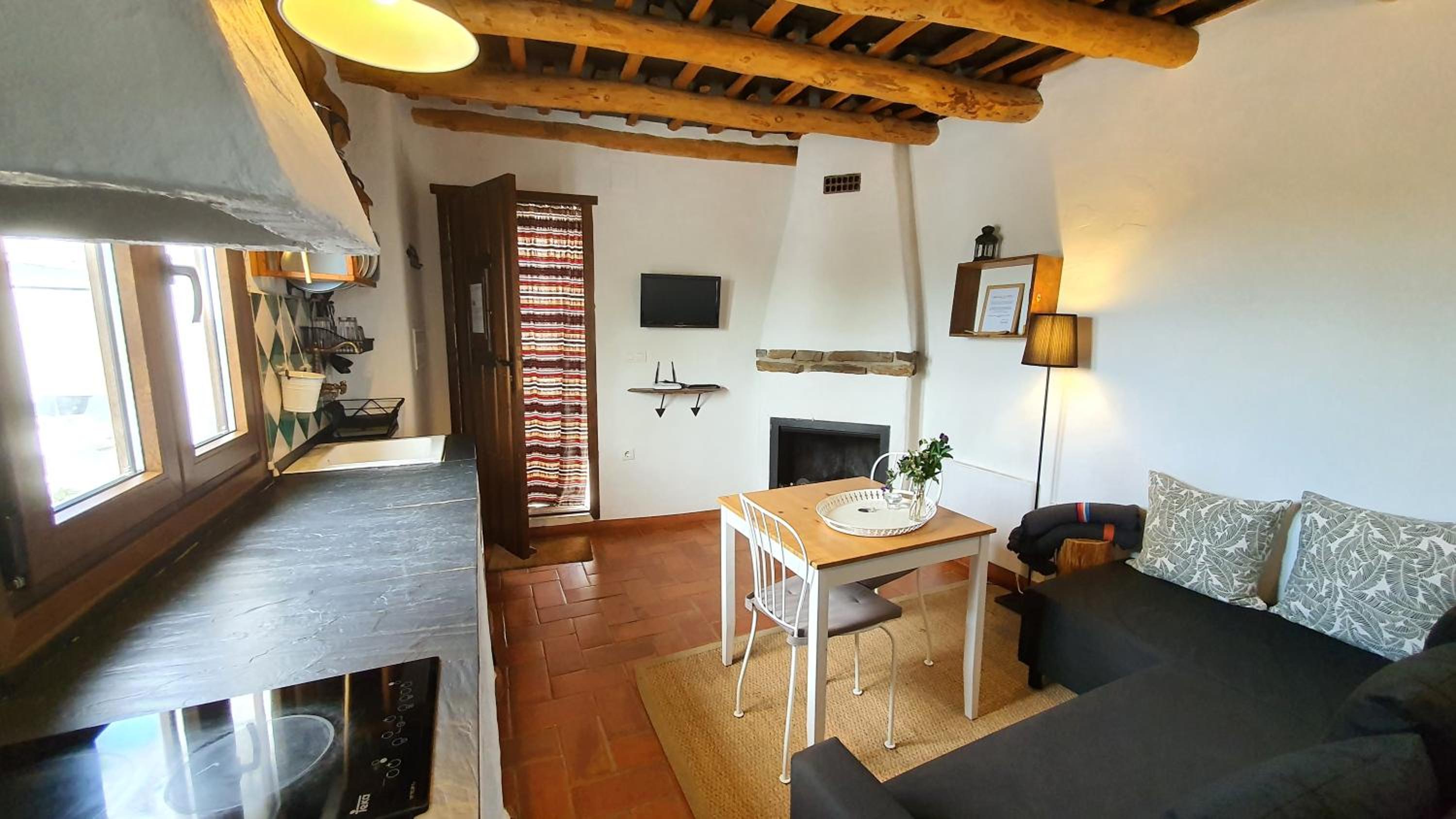 Superior One-Bedroom Apartment - Photo 18