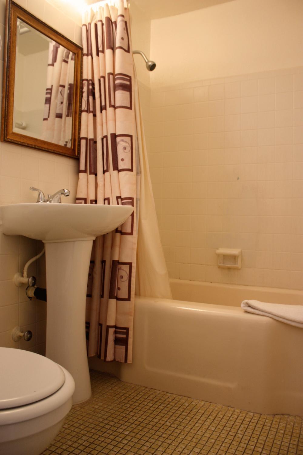 Standard Queen Room - Photo 2