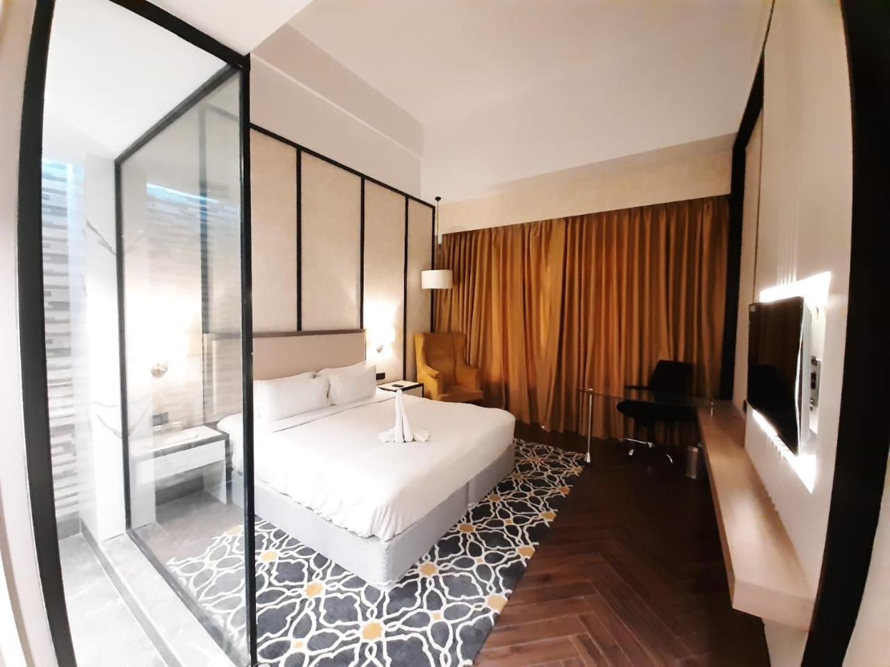 Executive Room : 20% off on session of 90 mins Spa || 15% off on F&S.B with a-la-carte selection || Complimentary welcome drinks on arrival photo
