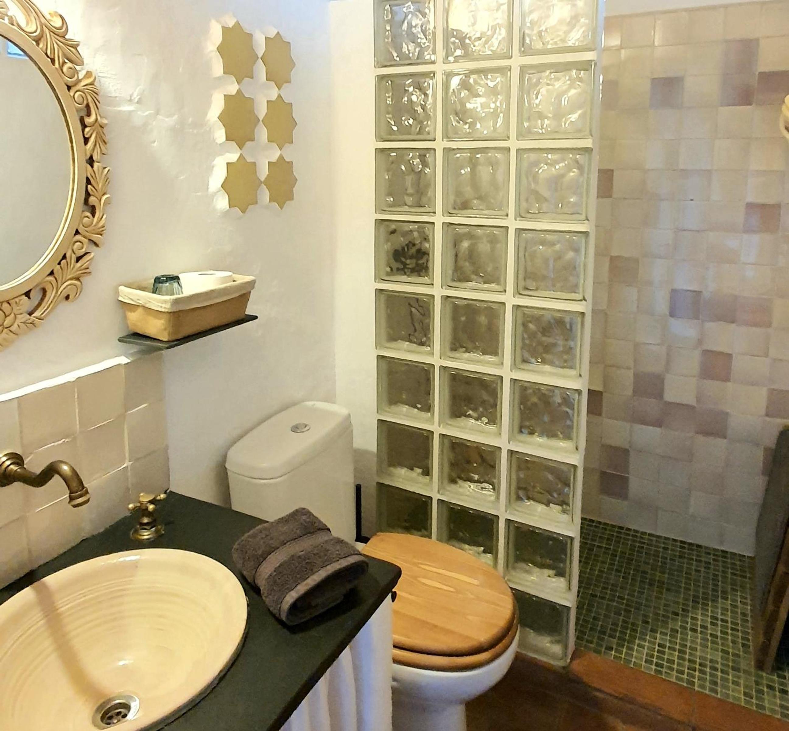 Superior One-Bedroom Apartment - Photo 23