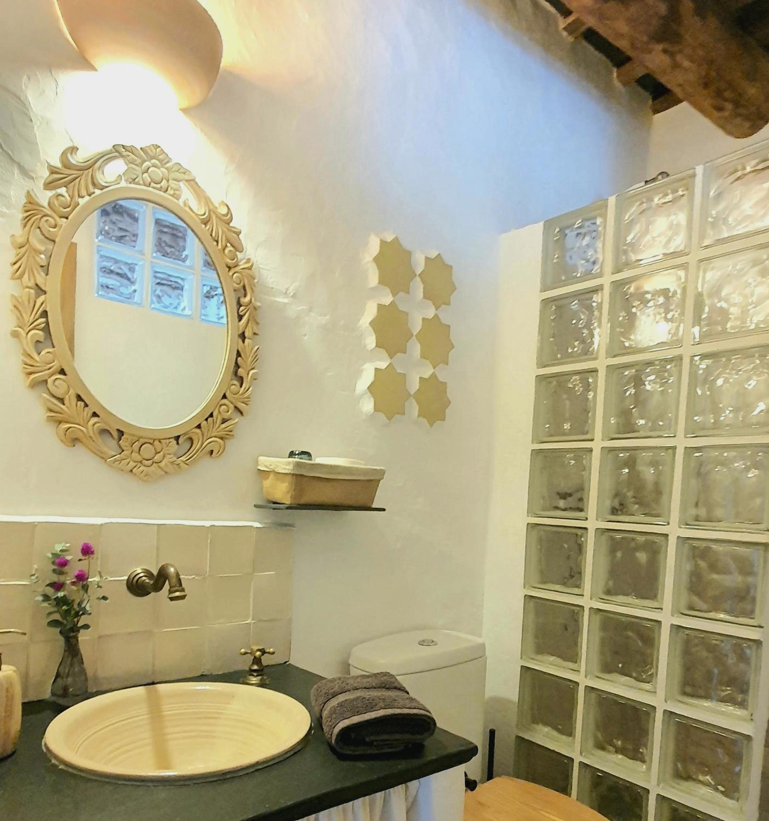 Superior One-Bedroom Apartment - Photo 22