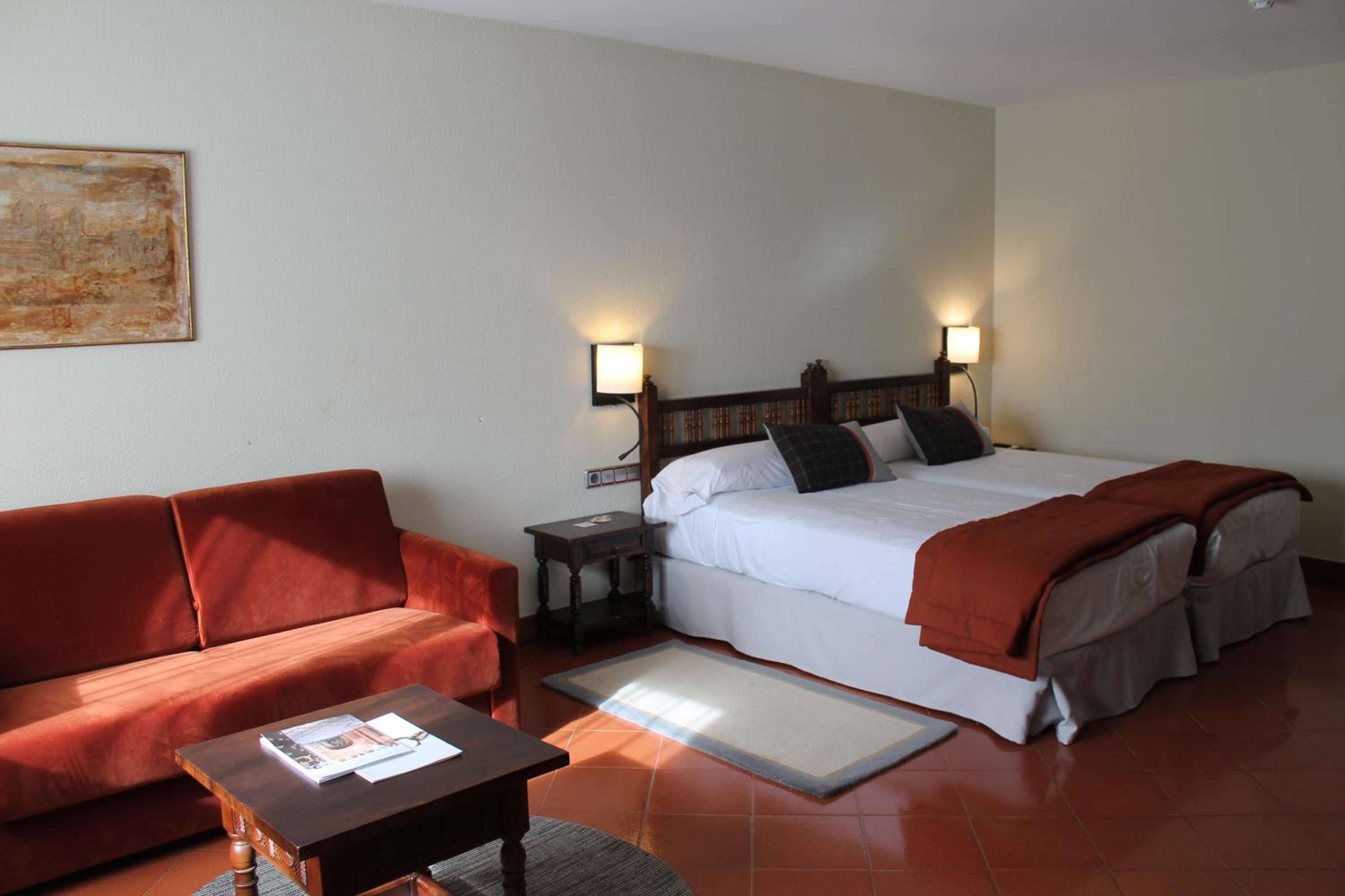 Standard Twin Room (3 Adults) photo 3