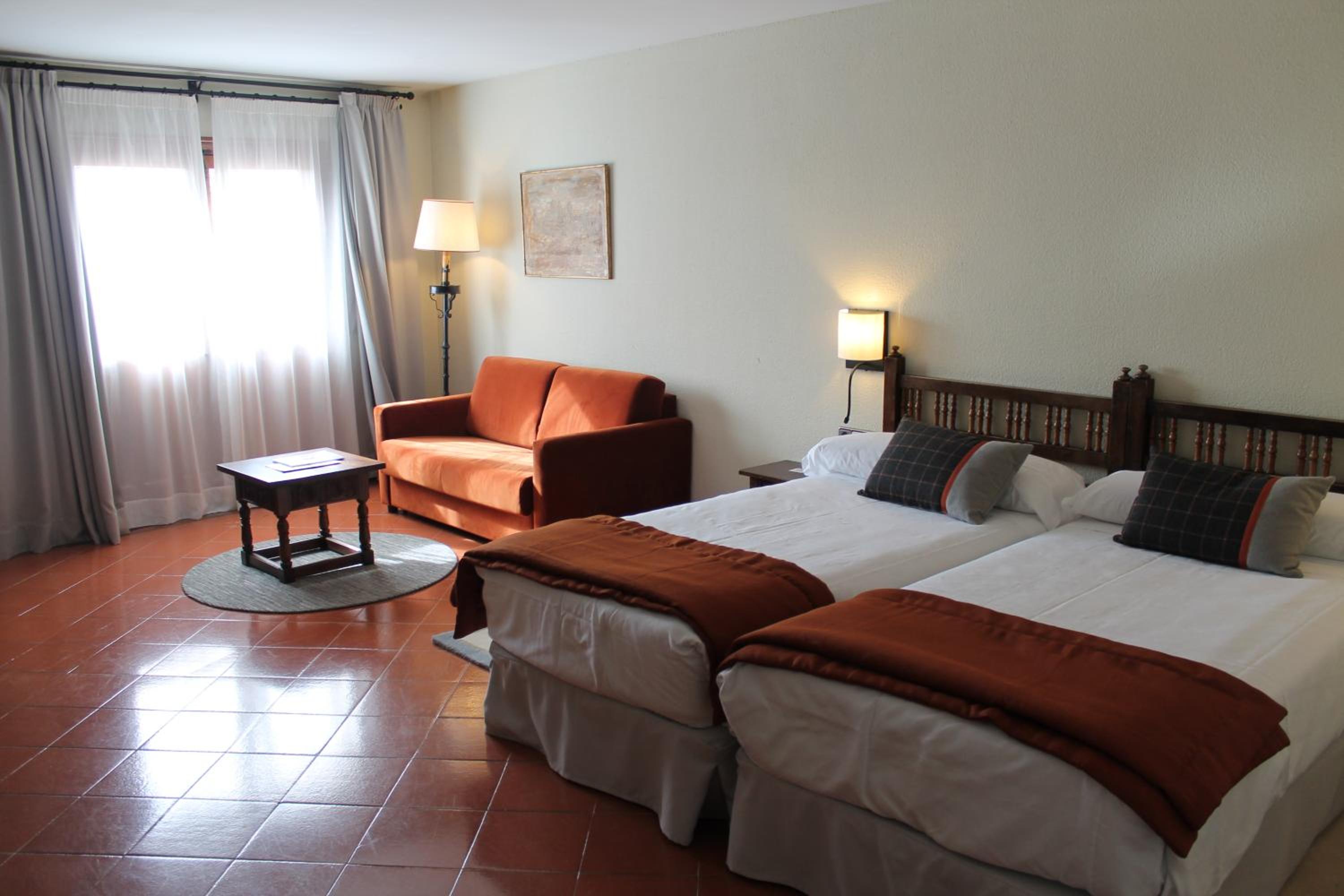 Standard Twin Room (2 Adults + 1 Child) photo 3