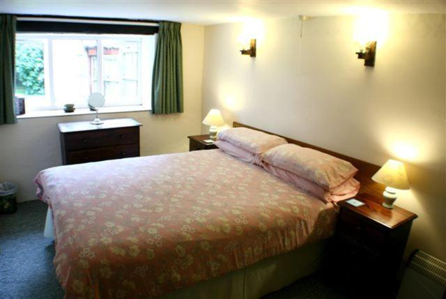 Large Two-Bedroom Cottage with Private Garden photo 3