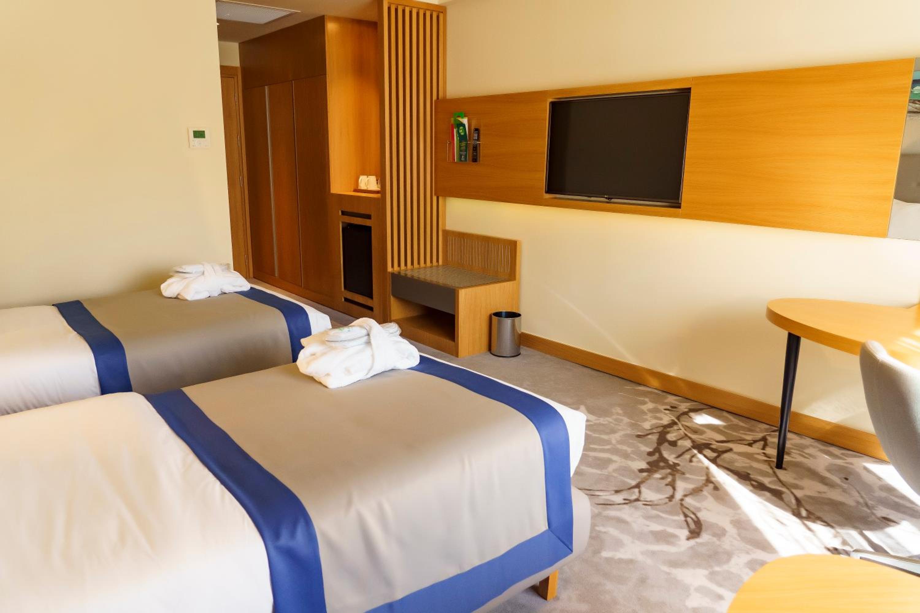 Standard Twin Room - Photo 3