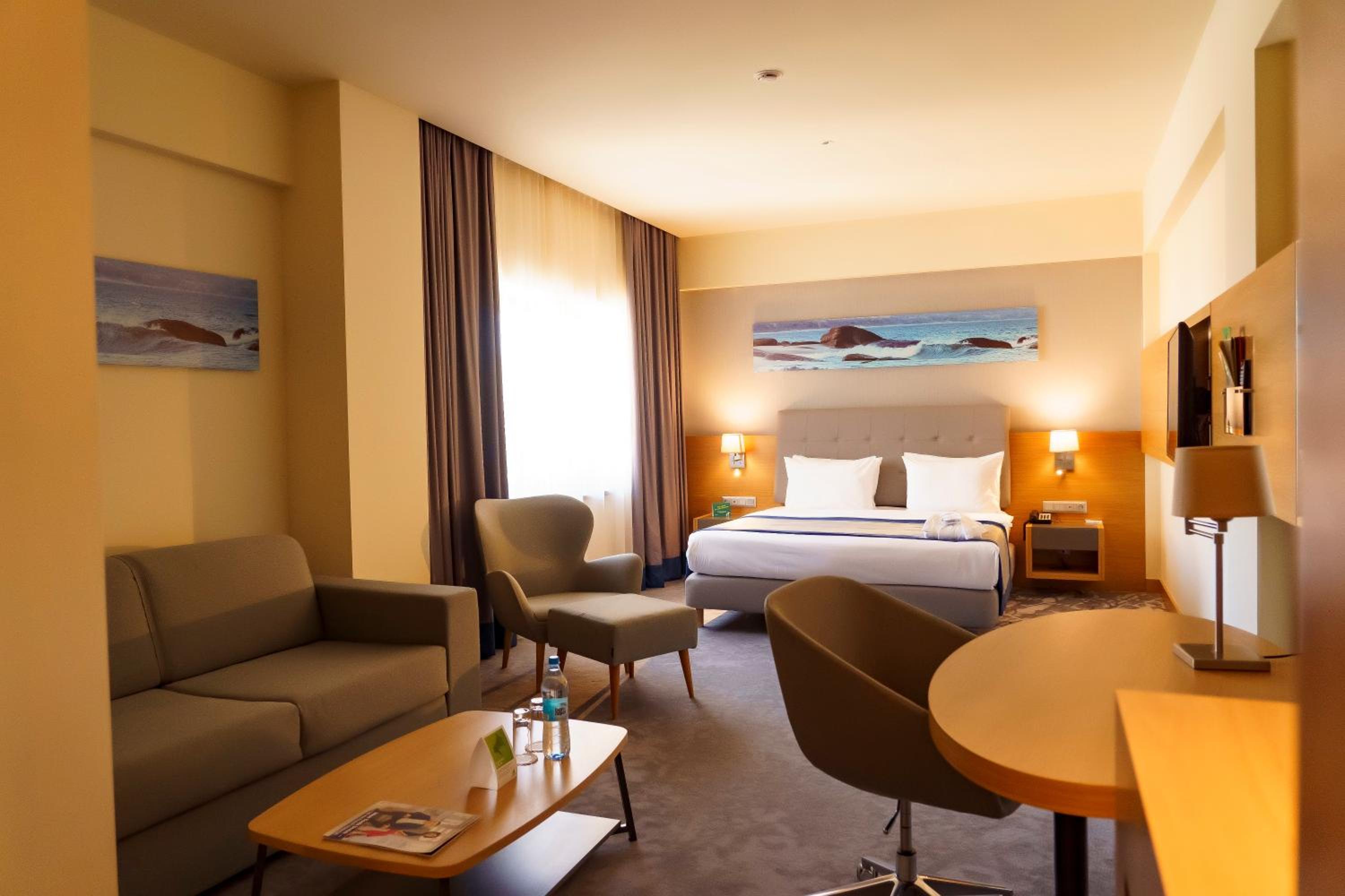 Premium King Room - Smoking - Photo 1