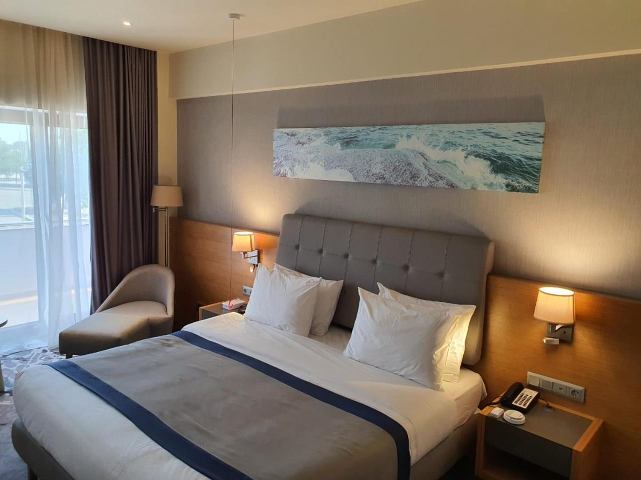 Standard King Room - Accessible - Photo 1