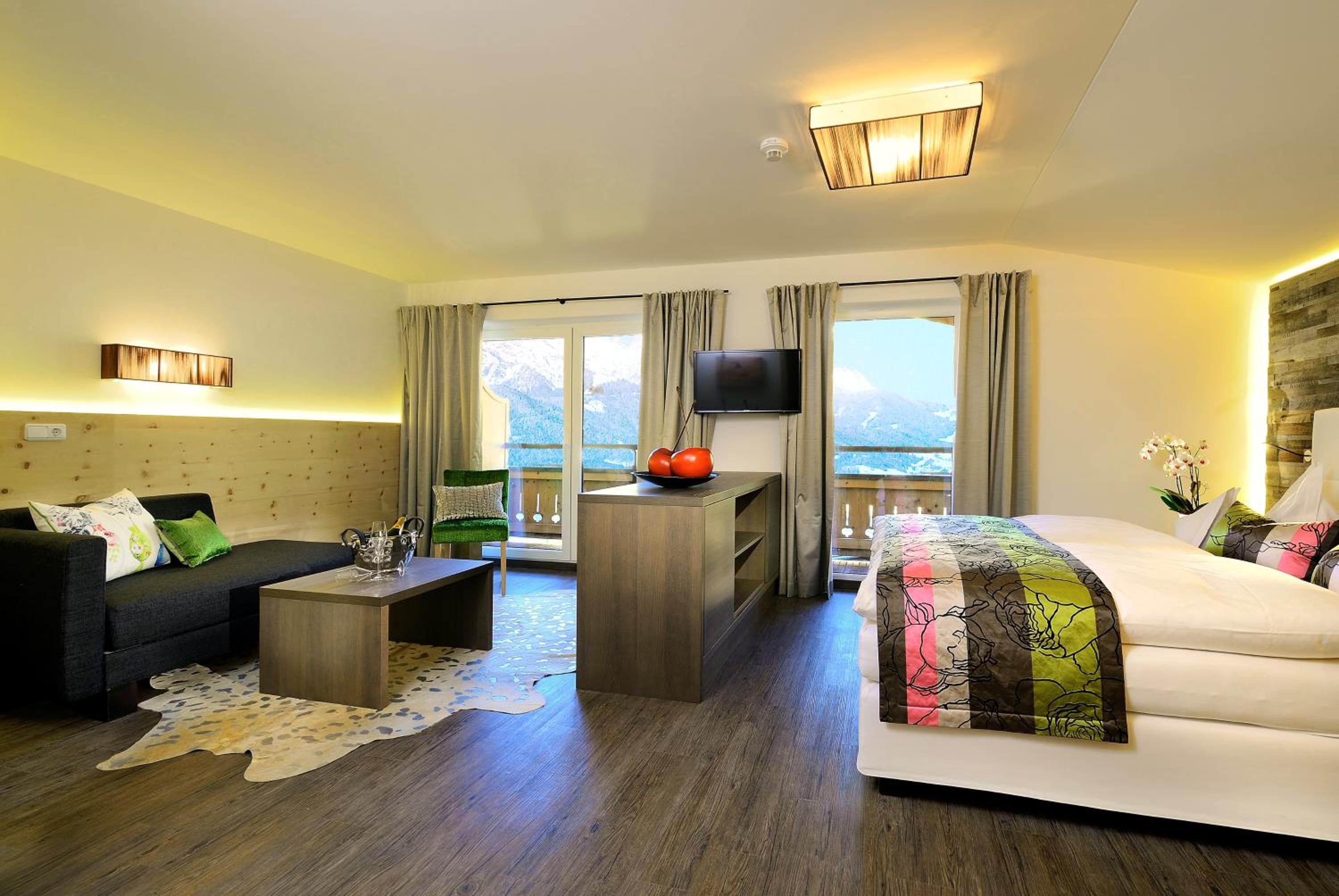 Deluxe Junior Suite - Photo 8