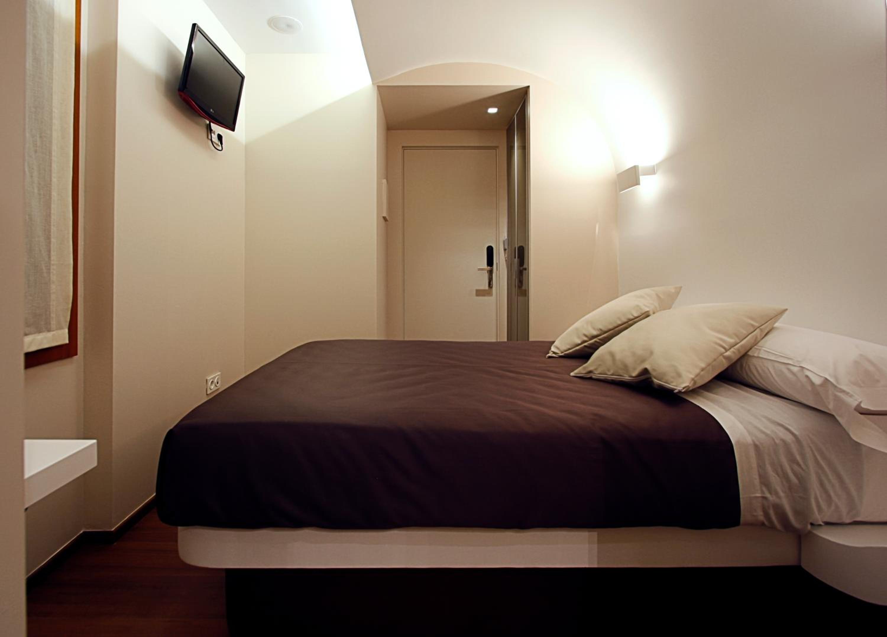 Basic Double Room photo 2