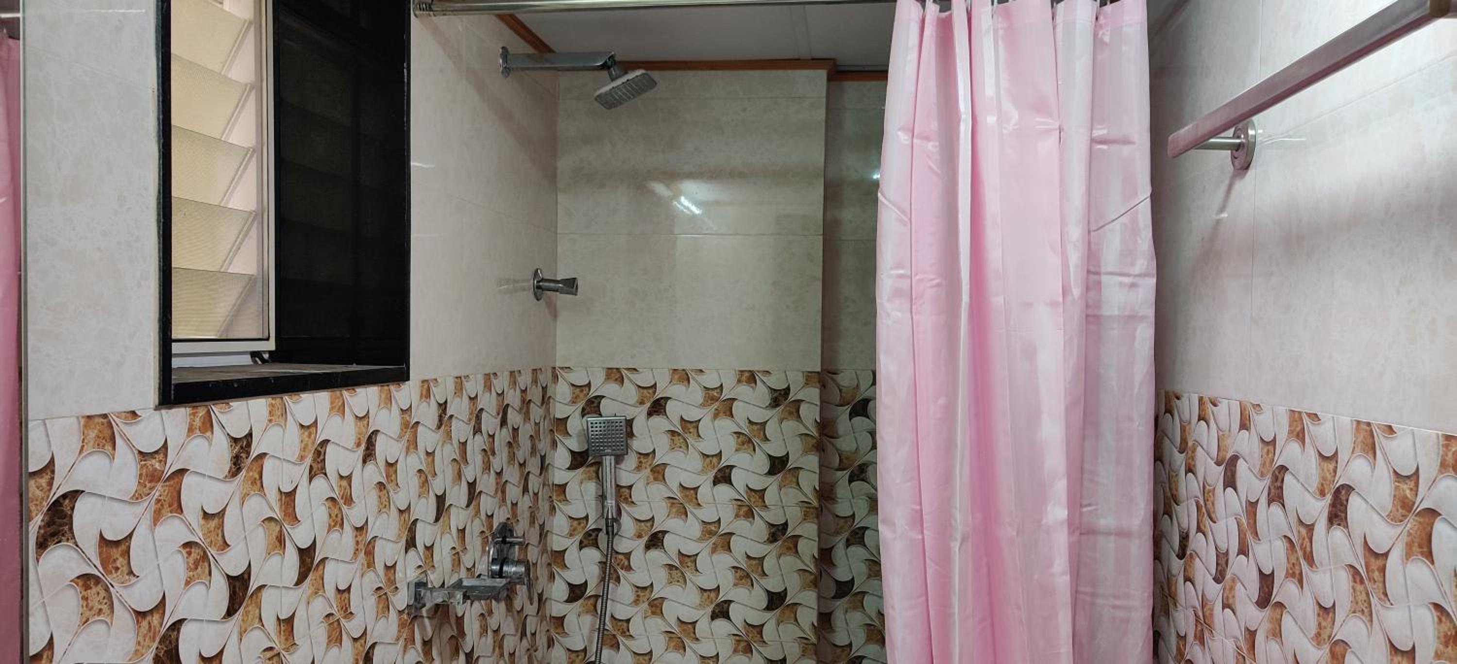 Single Room with Bathroom photo 2