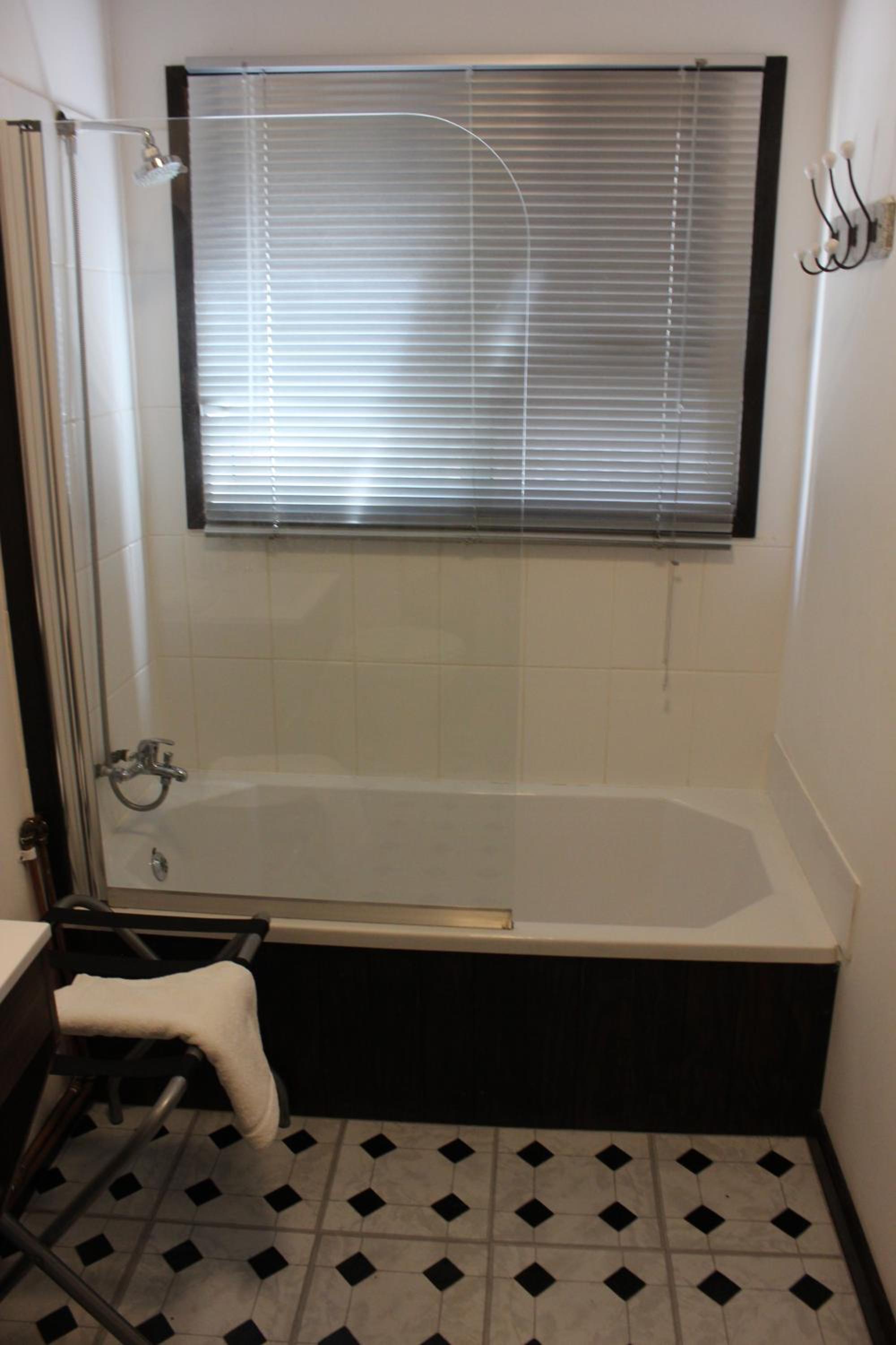Suite 2 - Photo 5