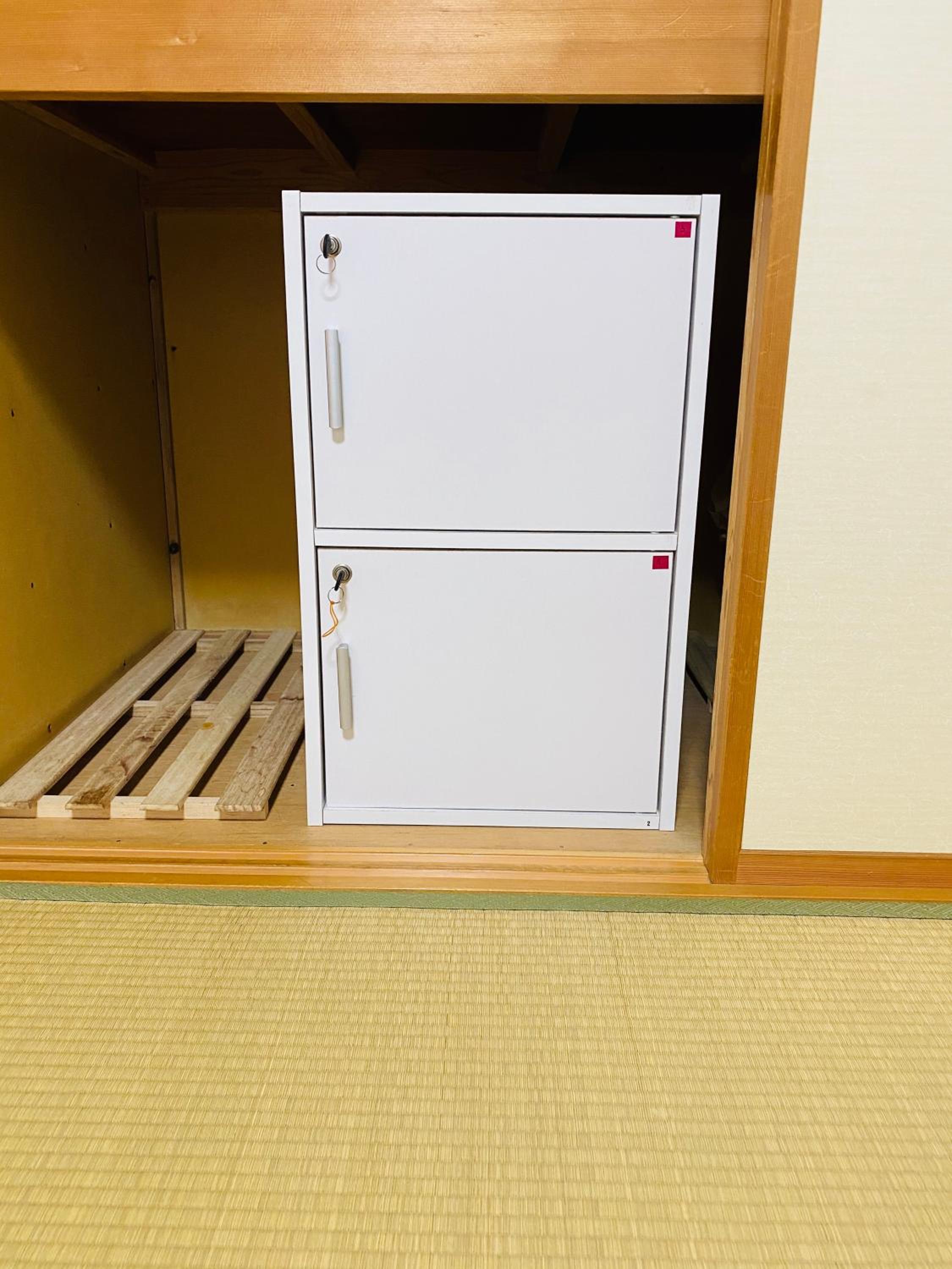 Economy Twin Room - Photo 3