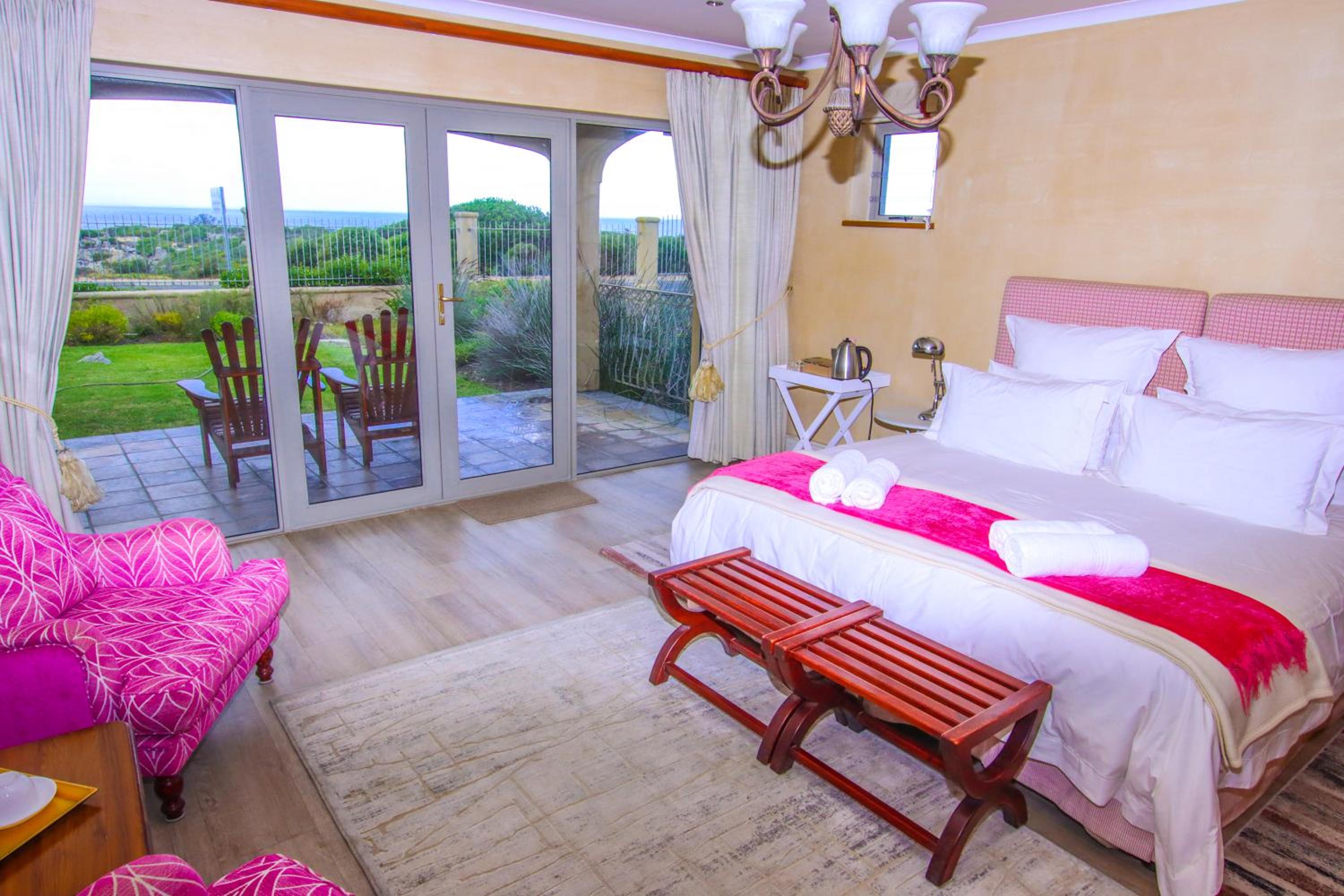 Ground Floor, Sea Facing photo 3