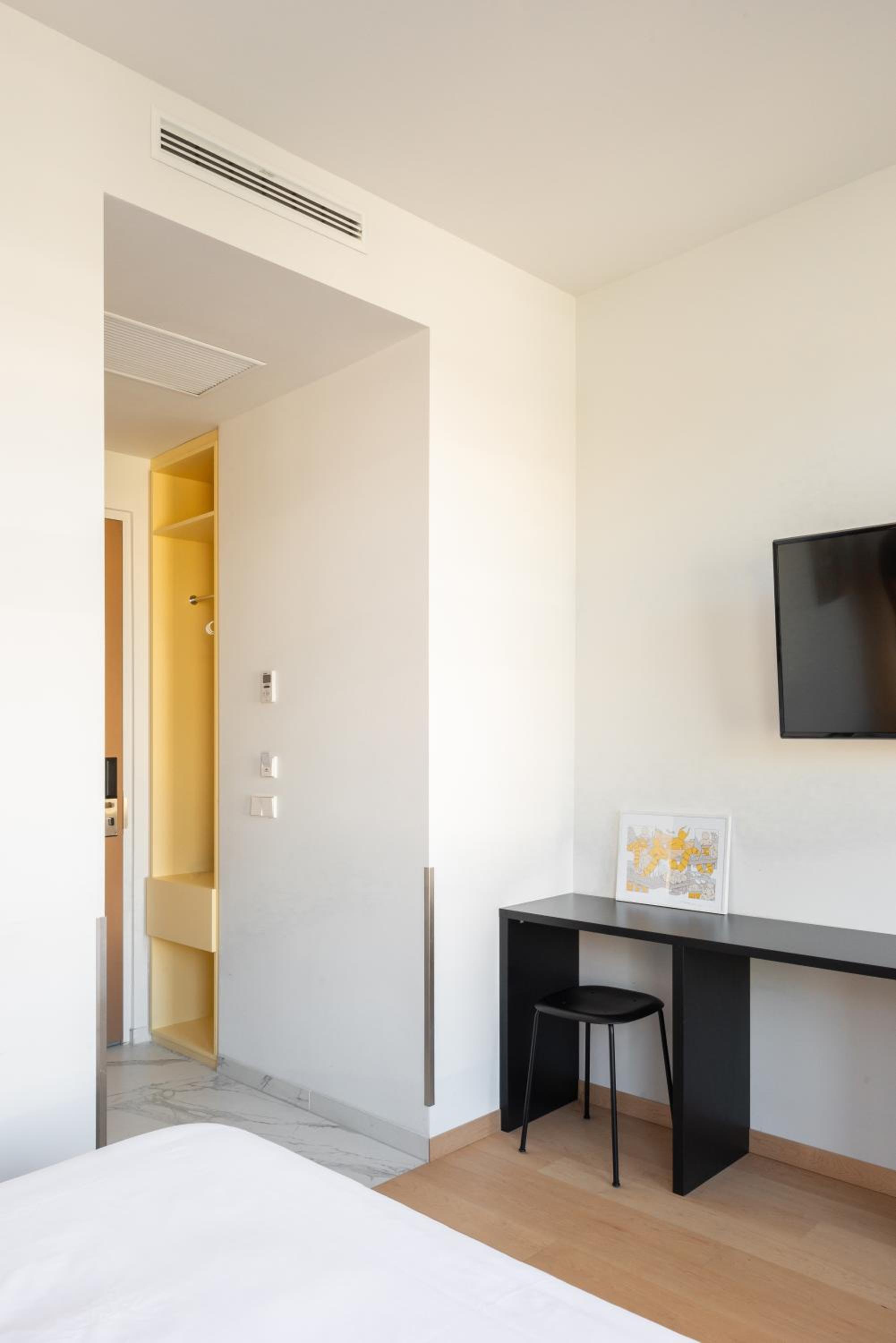 Standard Double Room - Photo 14