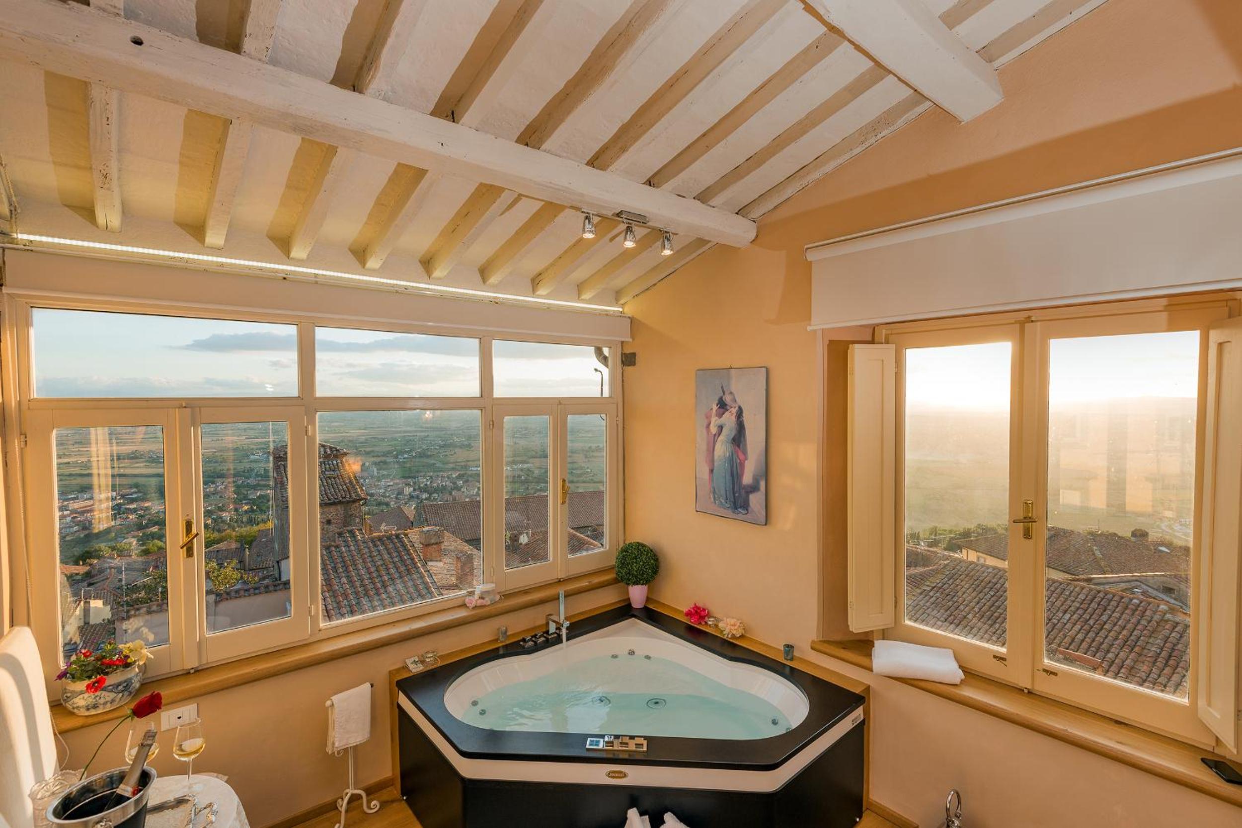 Suite with Spa Bath - Photo 4