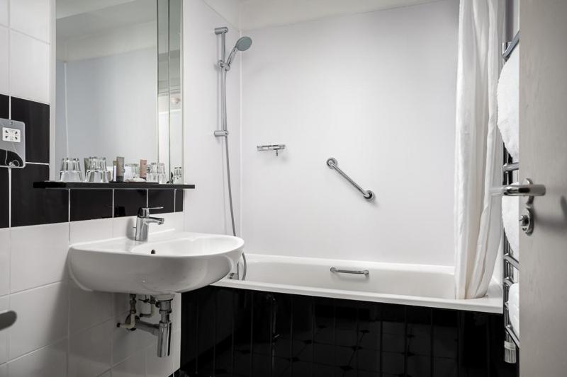Classic Twin Room - Photo 2
