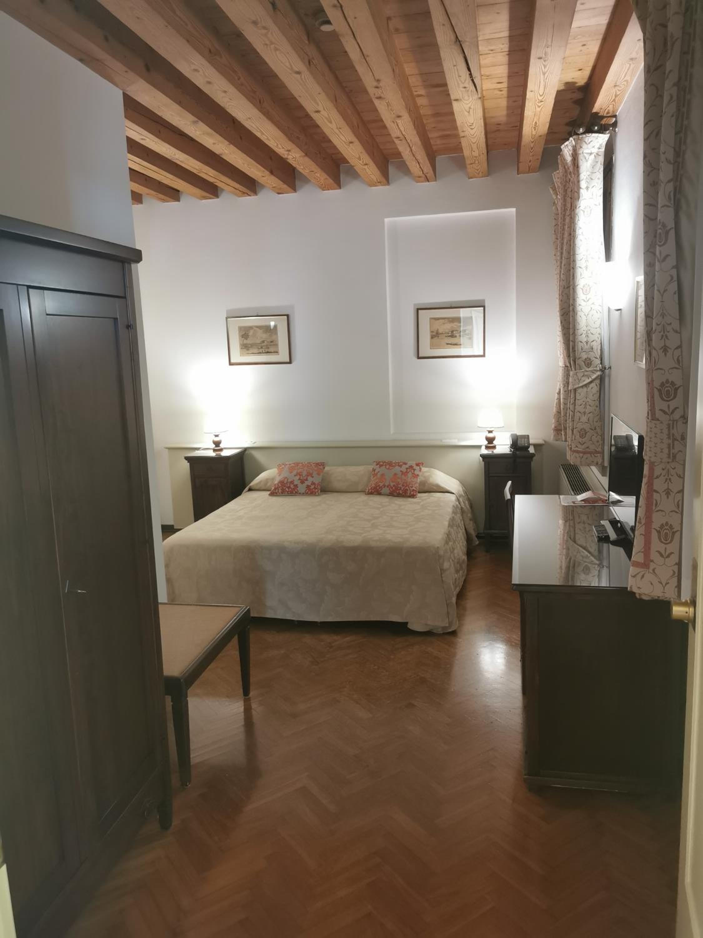 Superior Double or Twin Room - Photo 2
