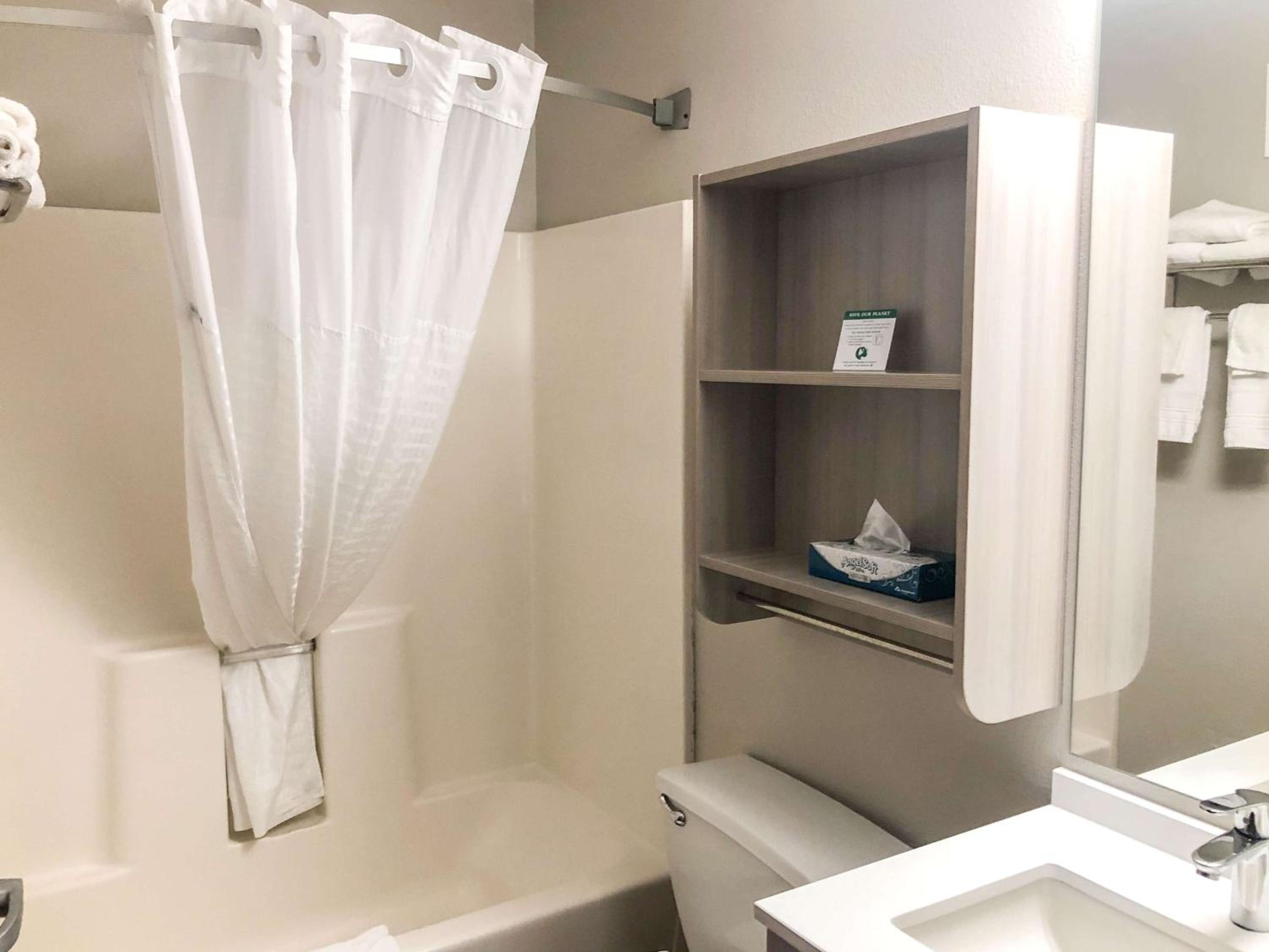 Studio Suite with 1 Queen Bed, Non-Smoking - Photo 2