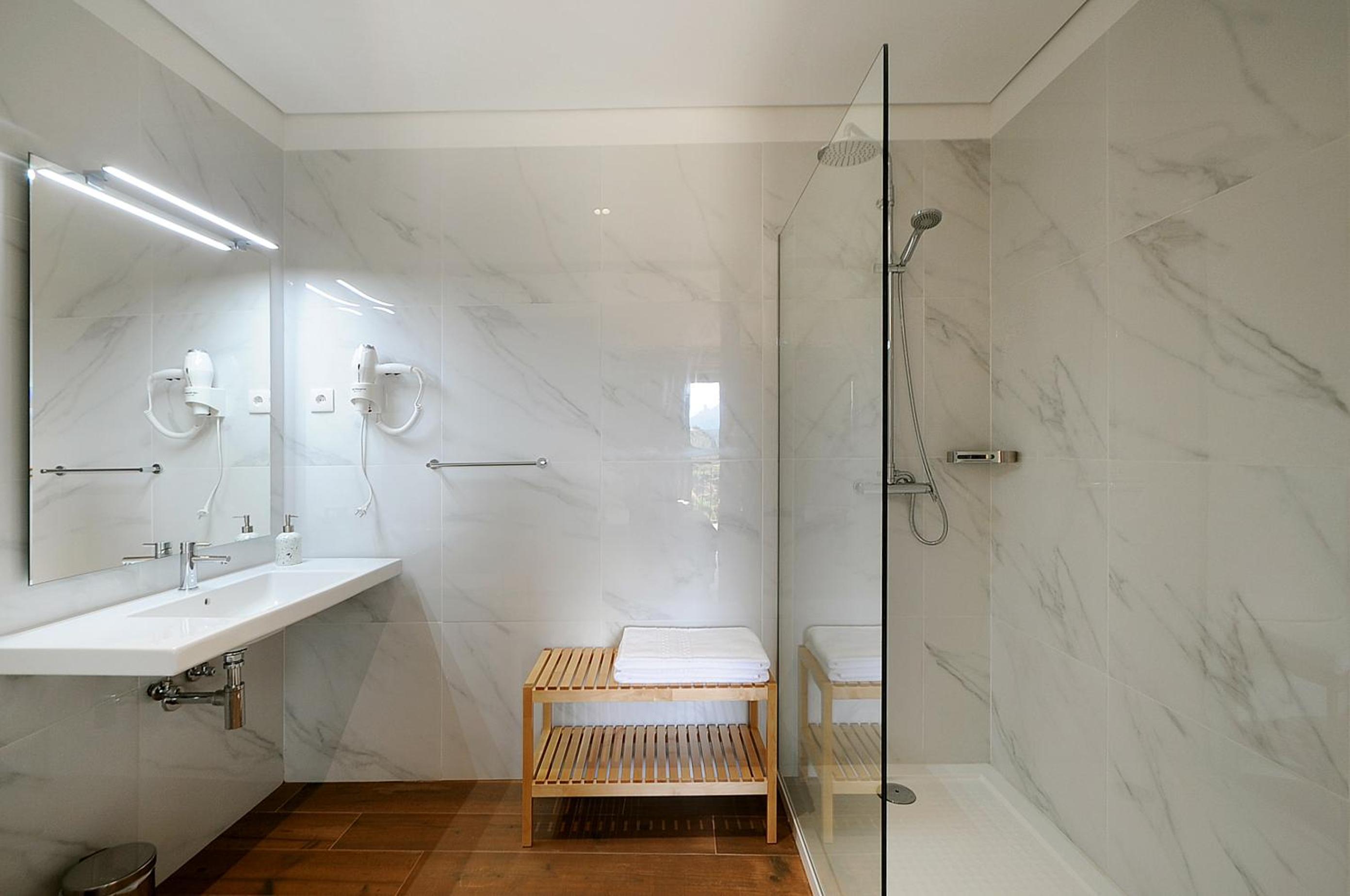 One-Bedroom Apartment - Photo 2