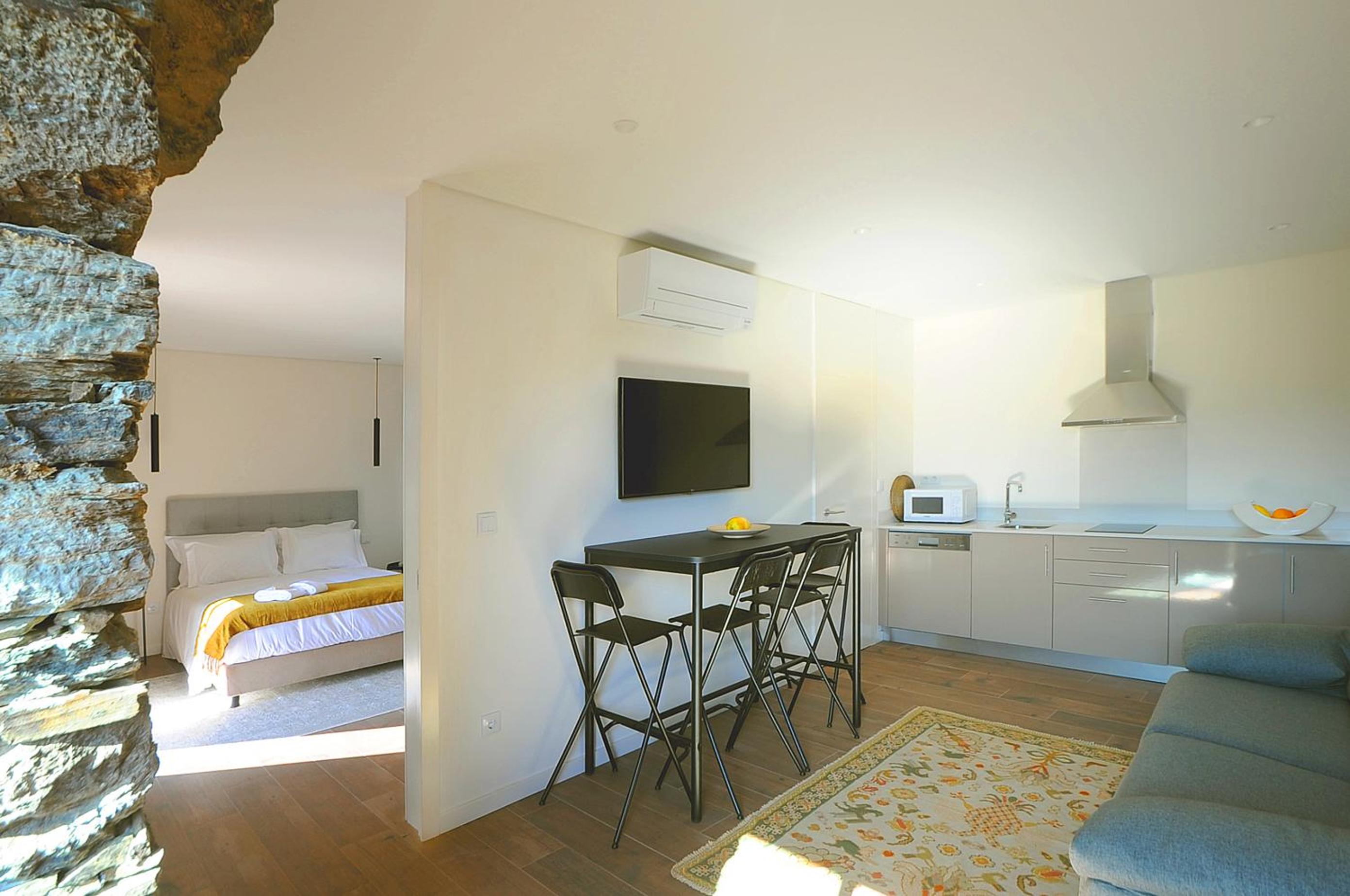 One-Bedroom Apartment - Photo 1