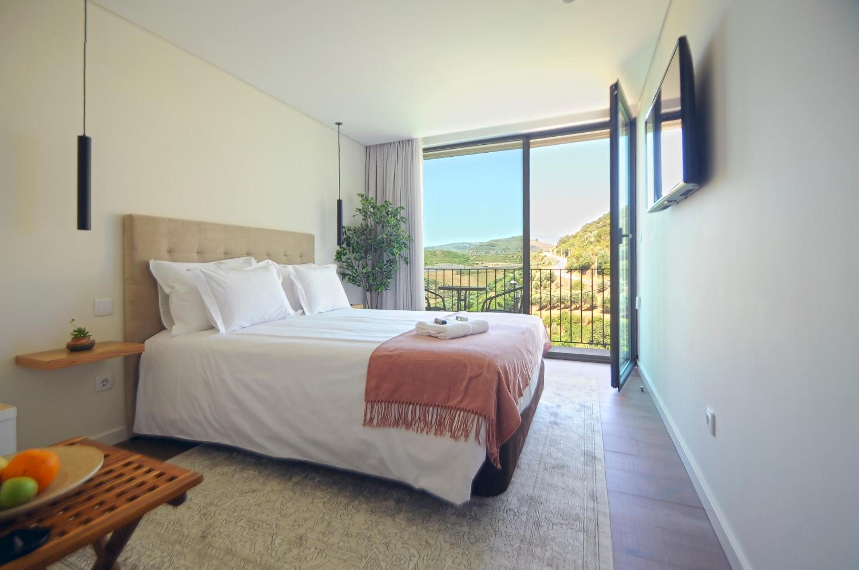 Three-Bedroom Apartment - Photo 4