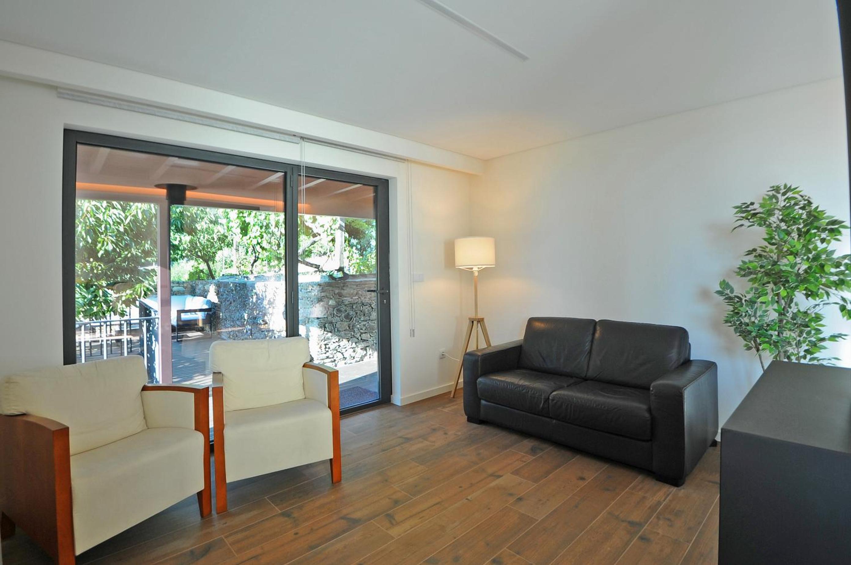 Three-Bedroom Apartment - Photo 6