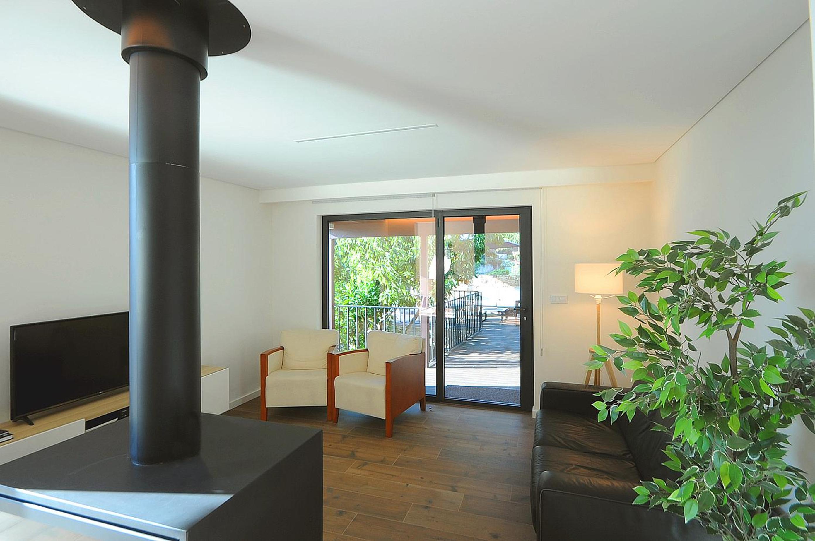 Three-Bedroom Apartment - Photo 11