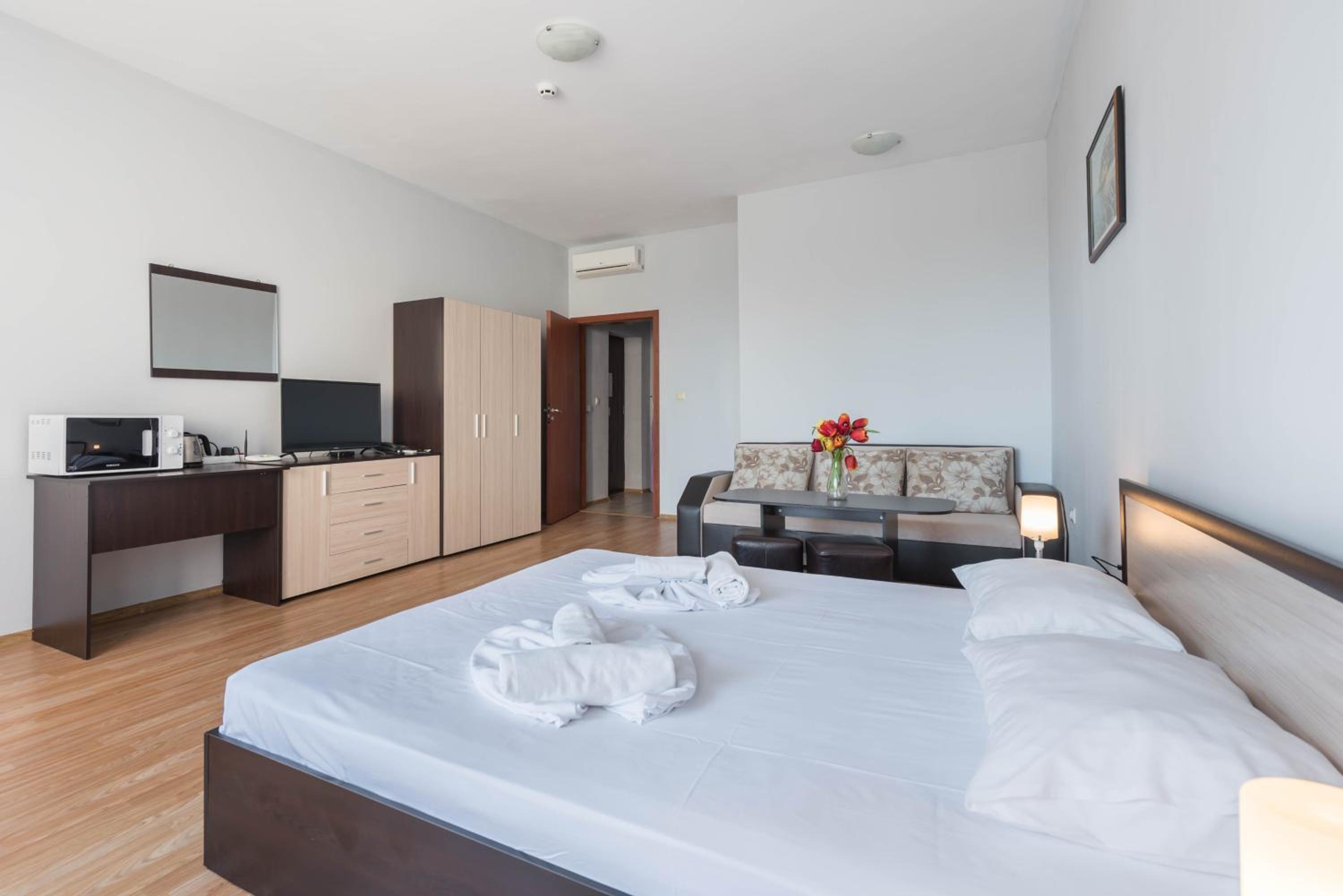 Studio with Terrace and Sea View