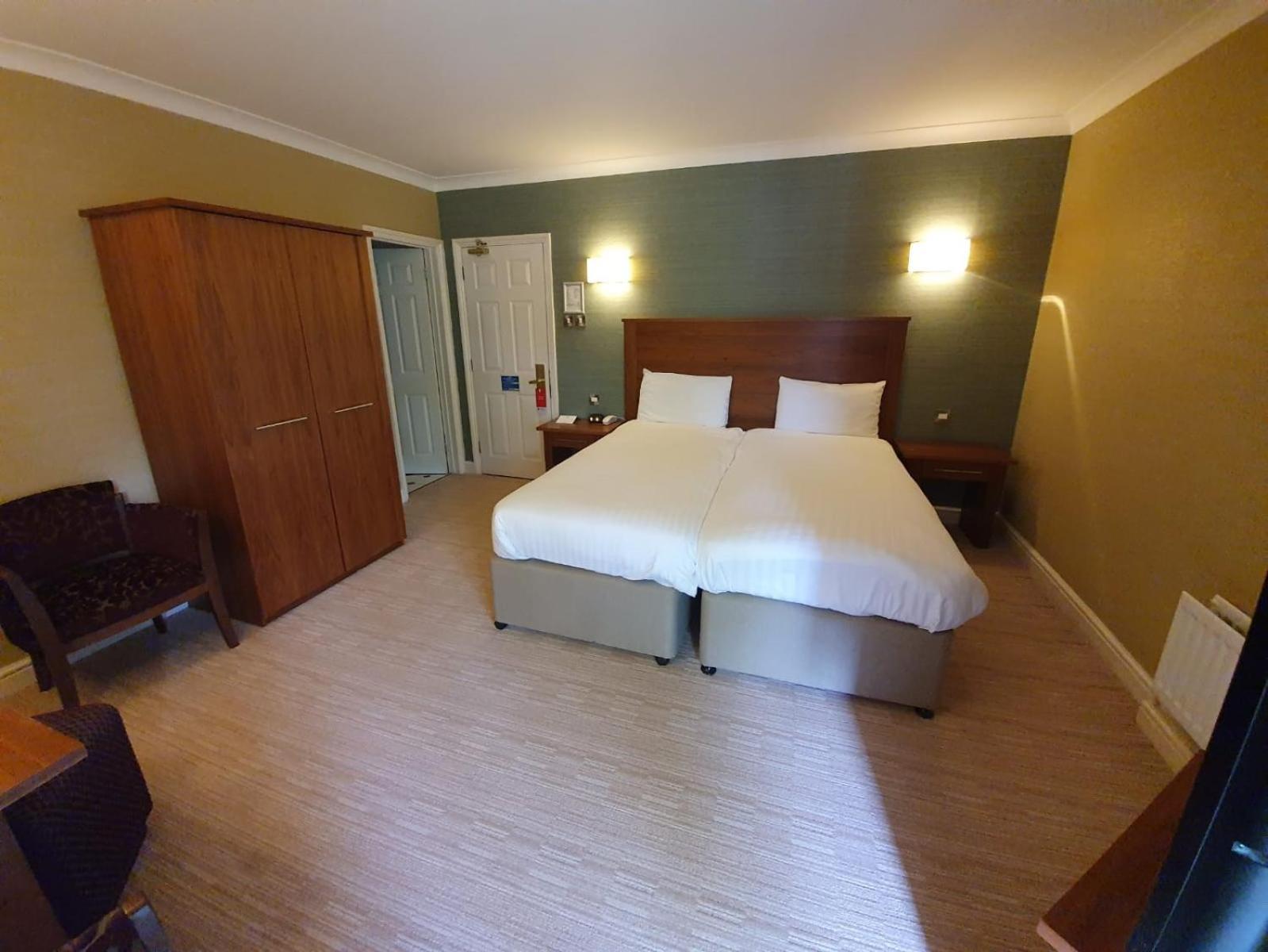 Standard Twin Room - Non-Smoking - Photo 9