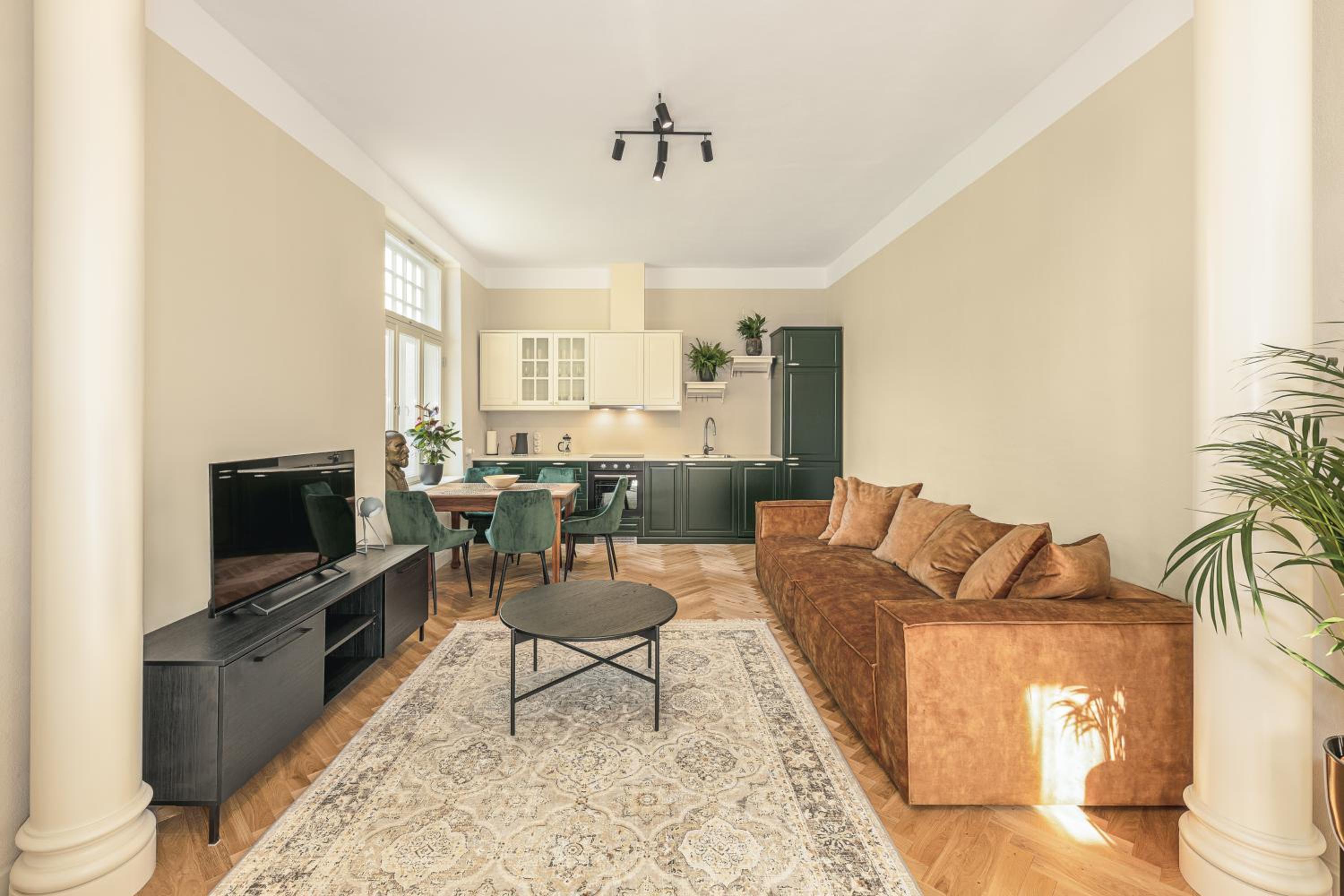 Suite - Photo 7