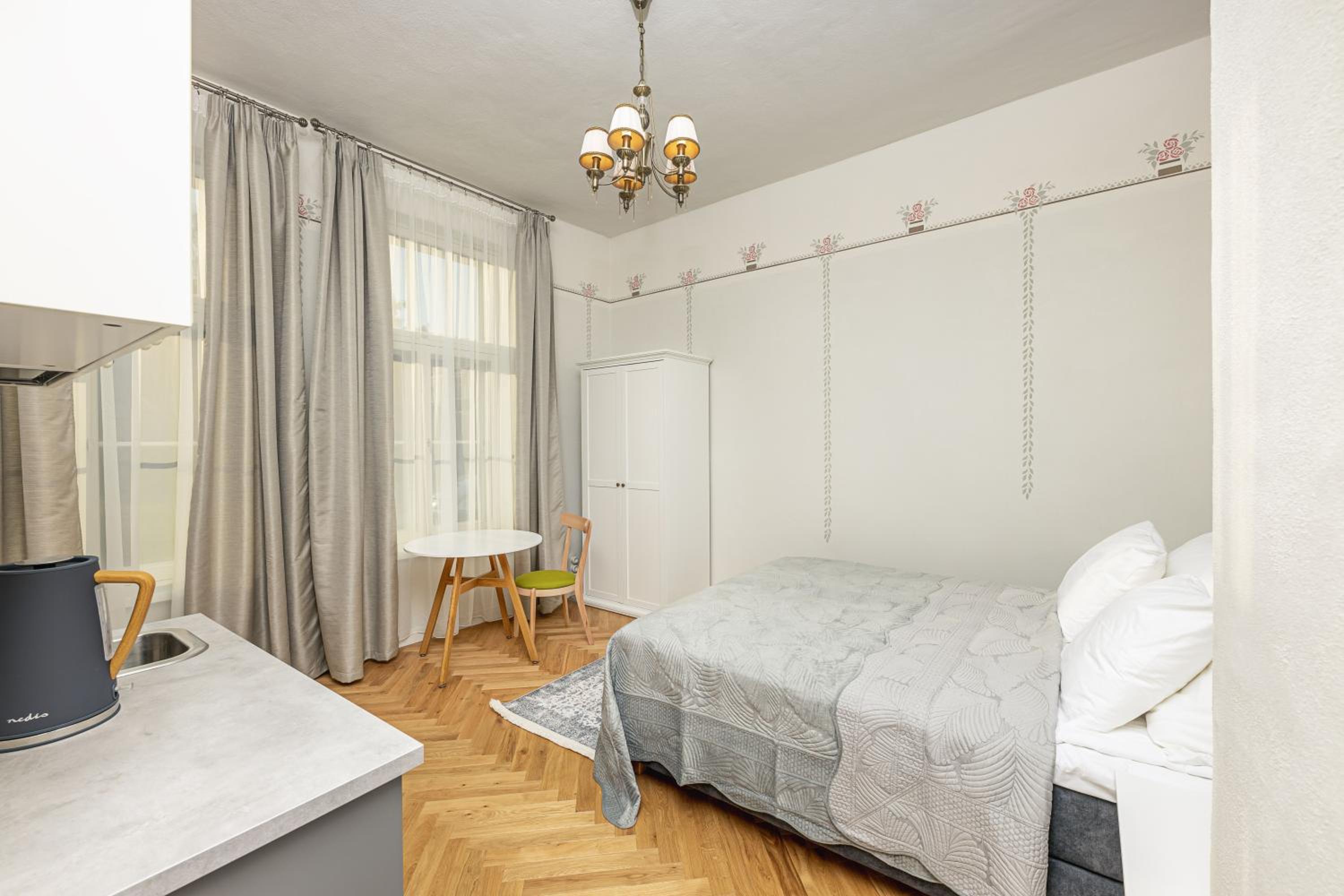 Deluxe Double Room - Photo 7