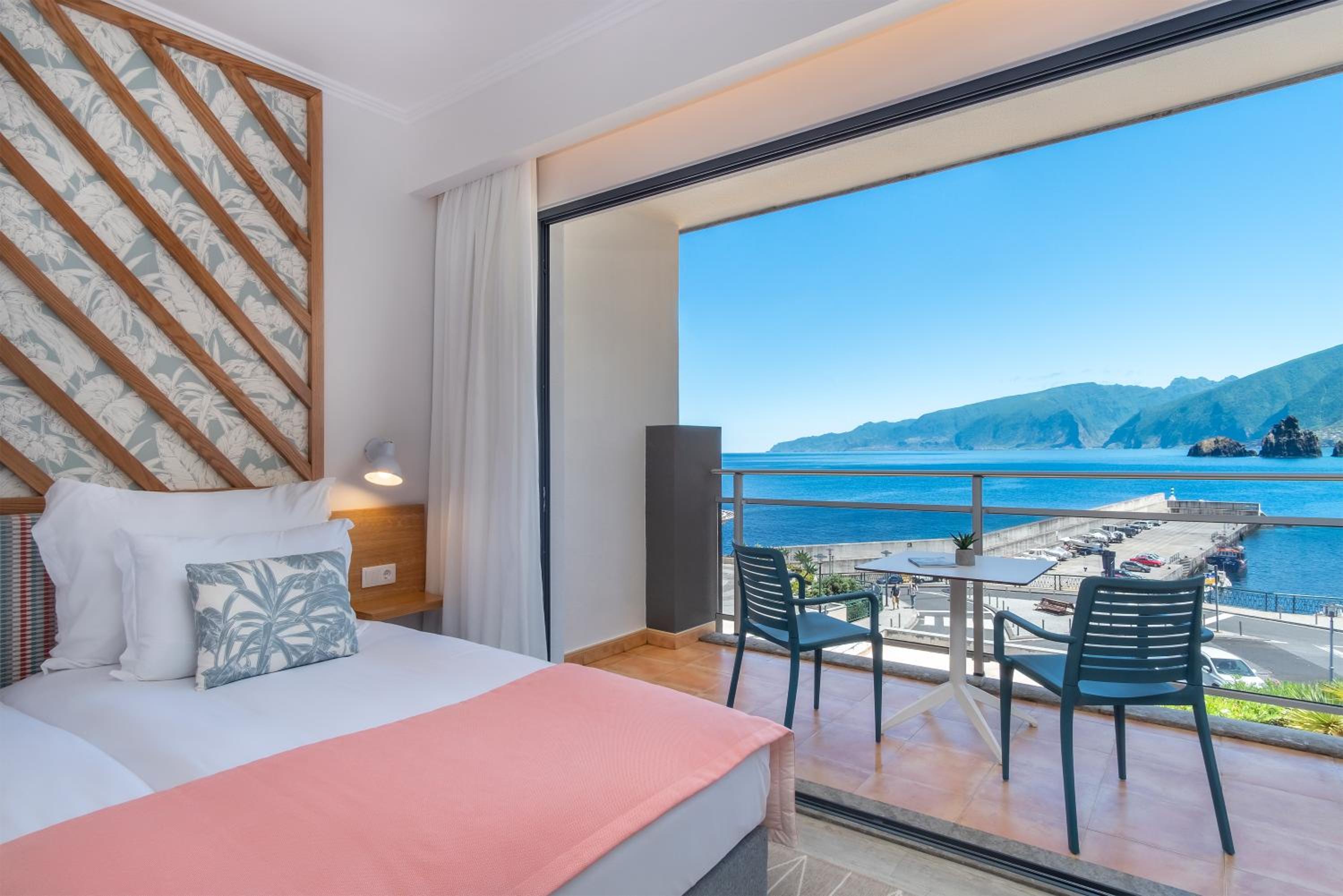 Superior Double or Twin Room with Sea View photo 3