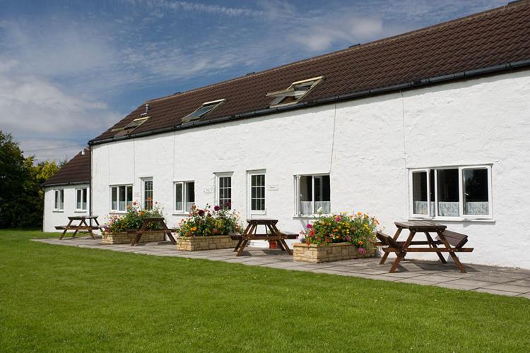 Large Two-Bedroom Cottage with Garden View photo 2
