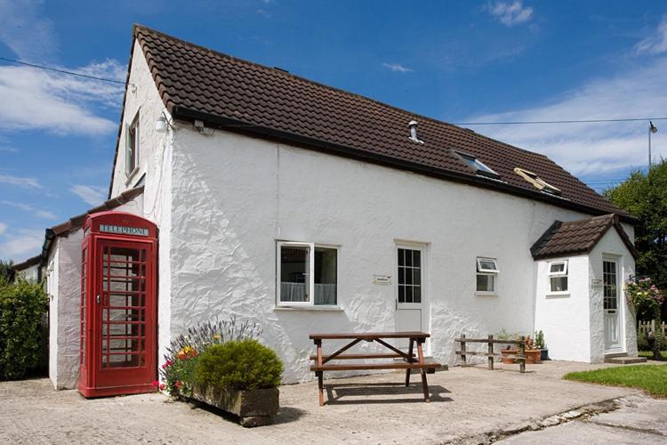 Two-Bedroom Cottage with Courtyard View photo 3