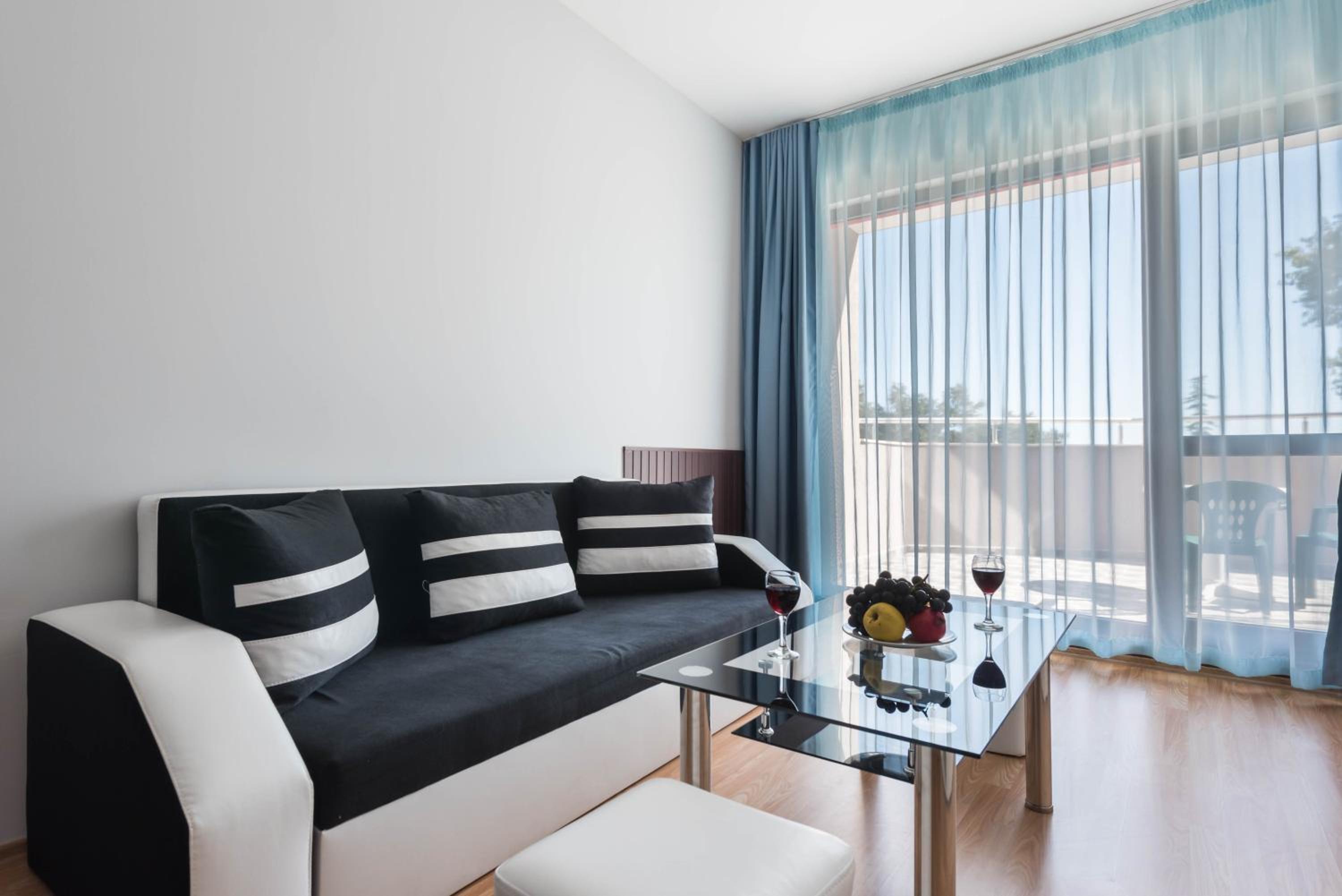One-Bedroom Apartment with Sea View