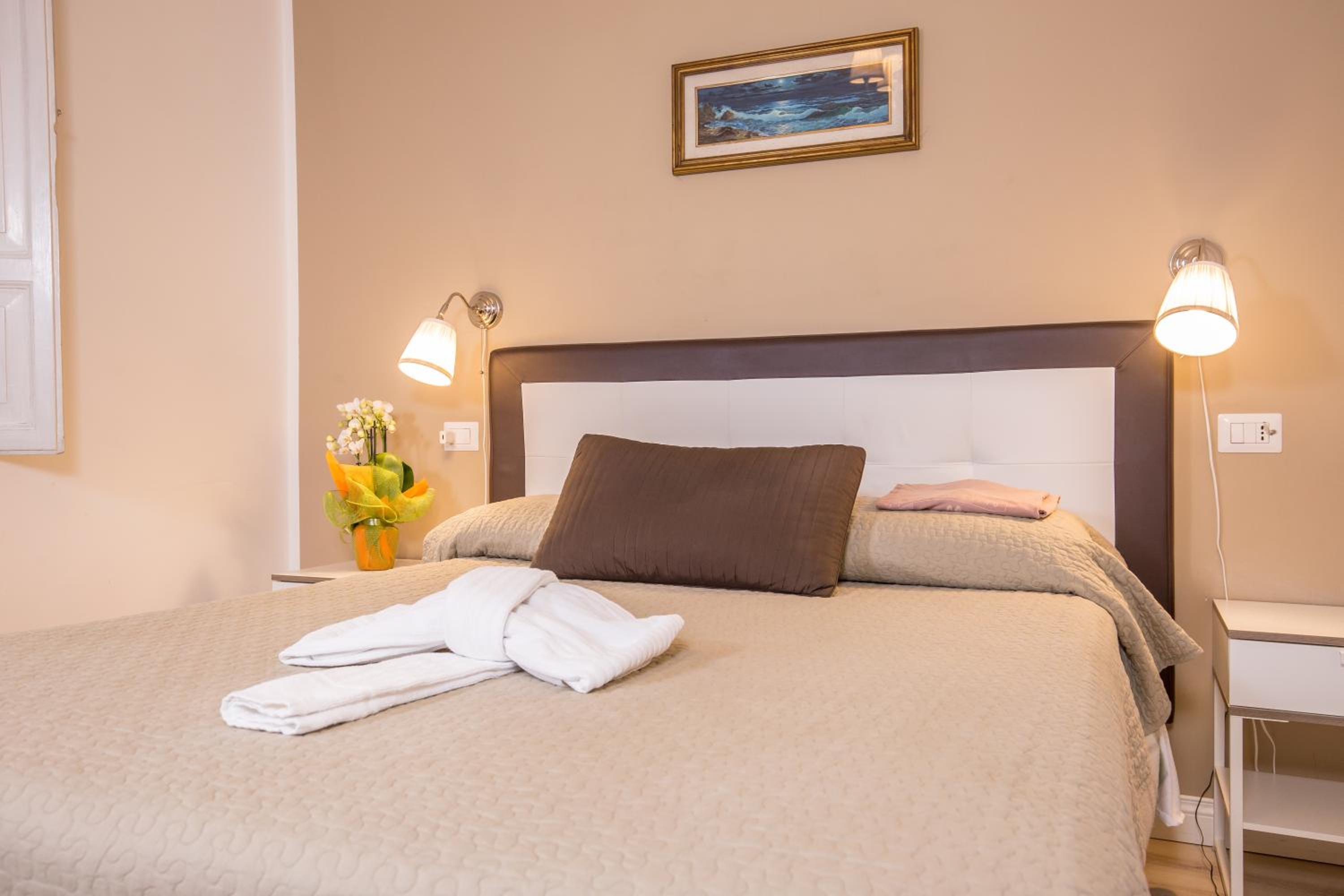 Small Double Room photo 1