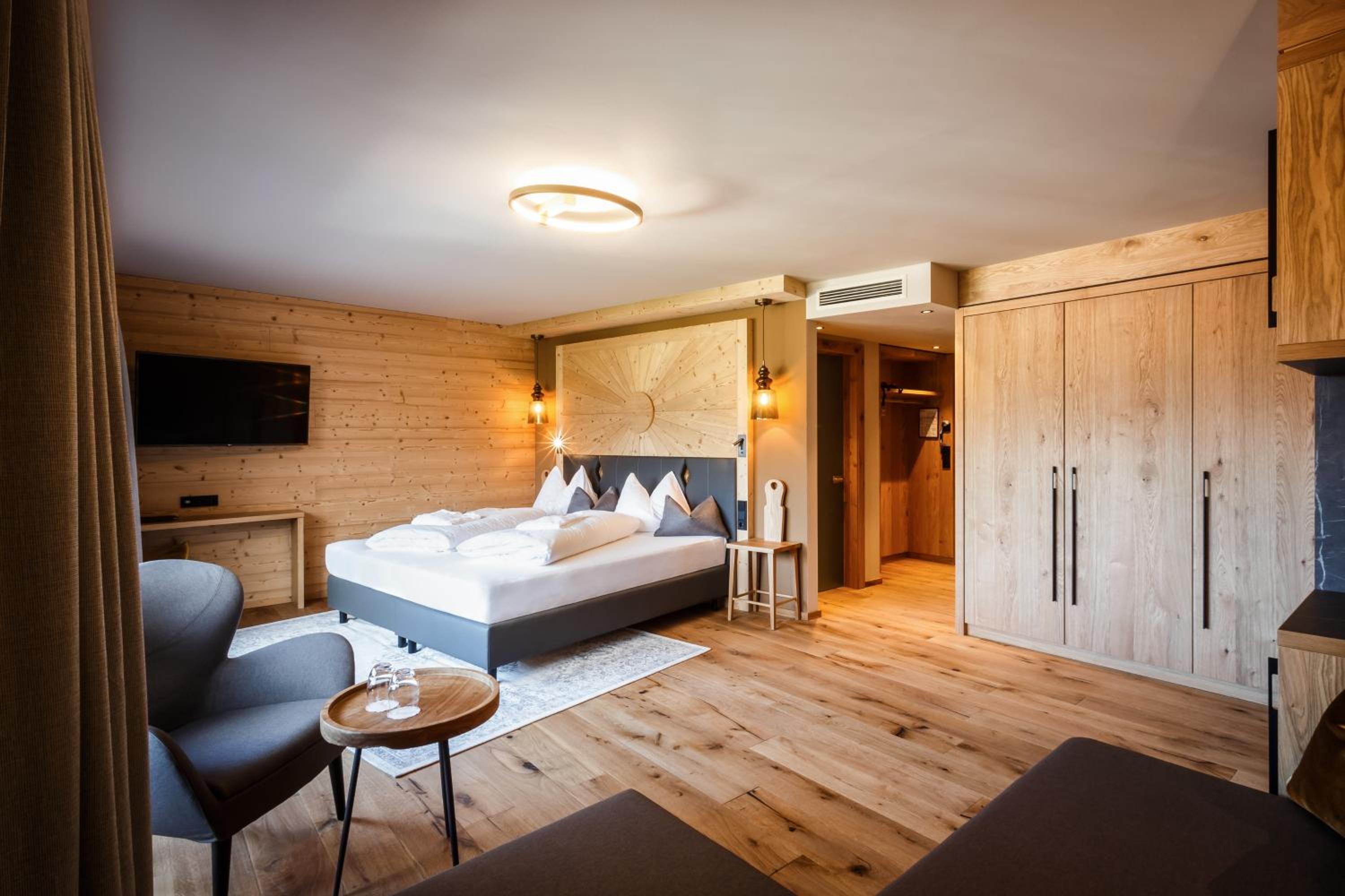 Suite with Mountain View - Photo 1