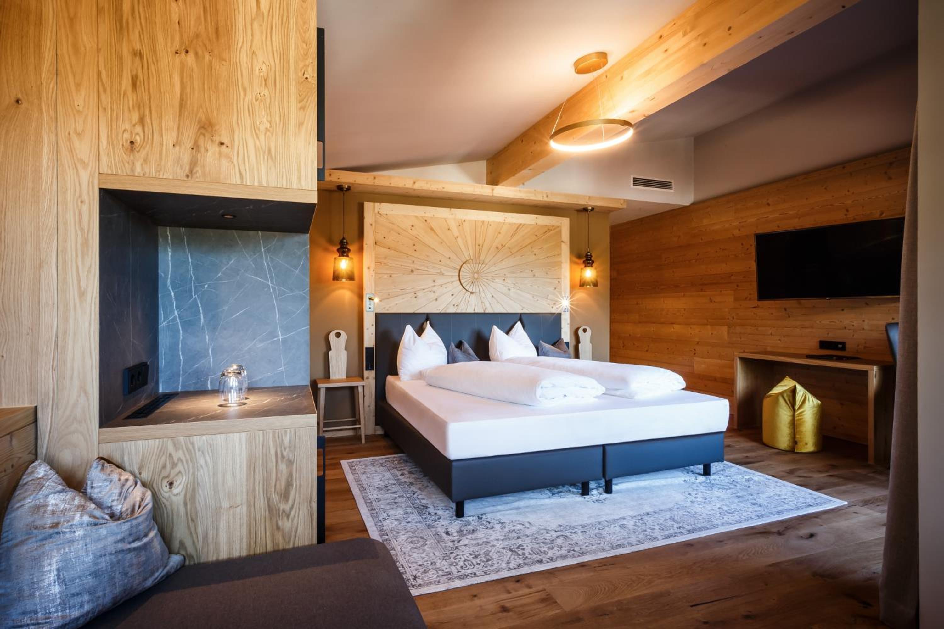 Suite with Mountain View - Photo 2