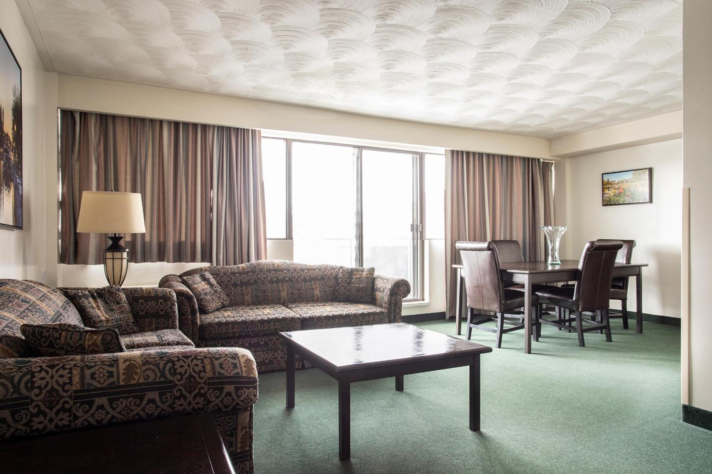Superior One-Bedroom Suite, 1 King/Queen Bed, 1 Queen Sofa Bed - Photo 7