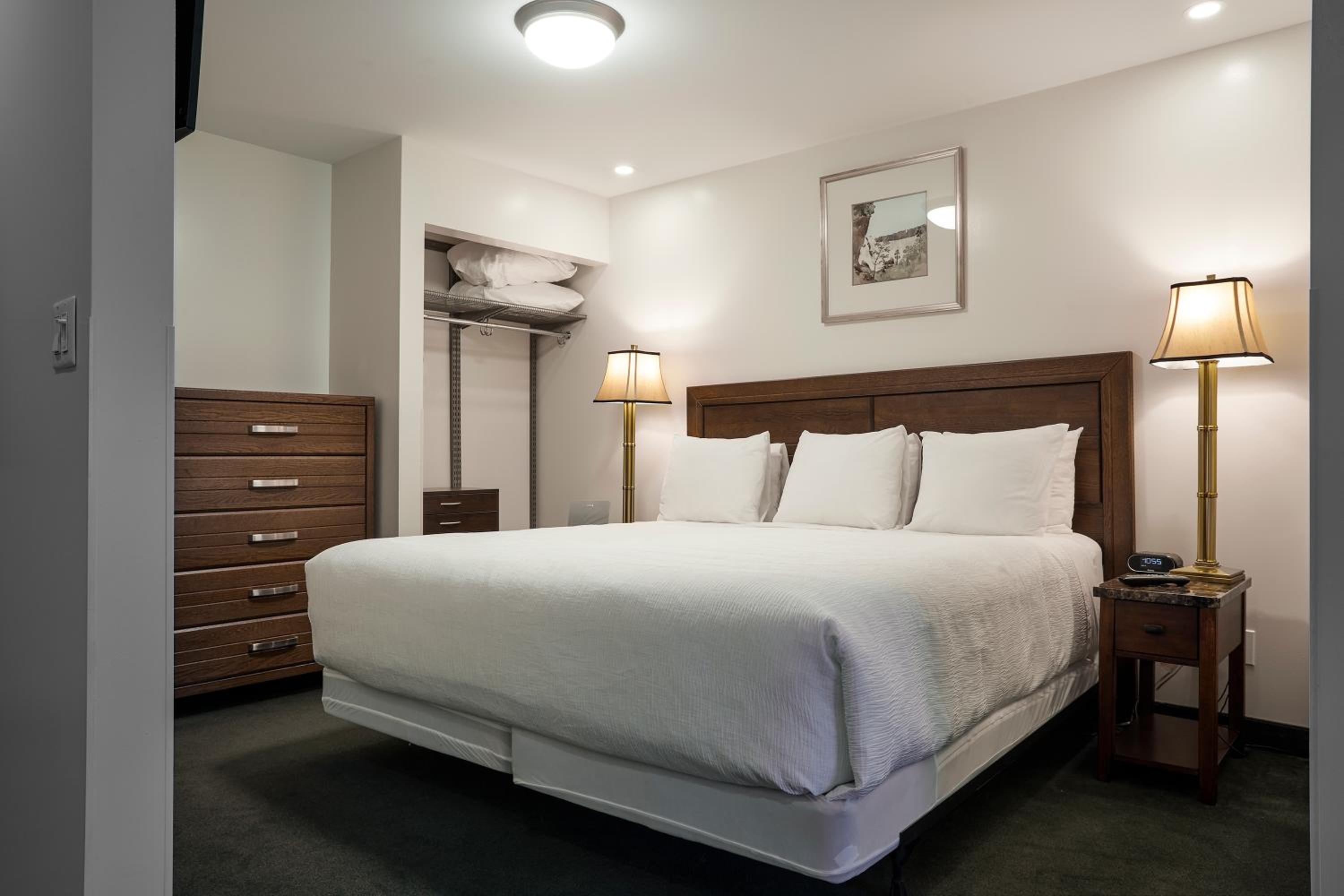 Executive Suite, 1 King Bed, 1 Queen Sofa Bed - Photo 1