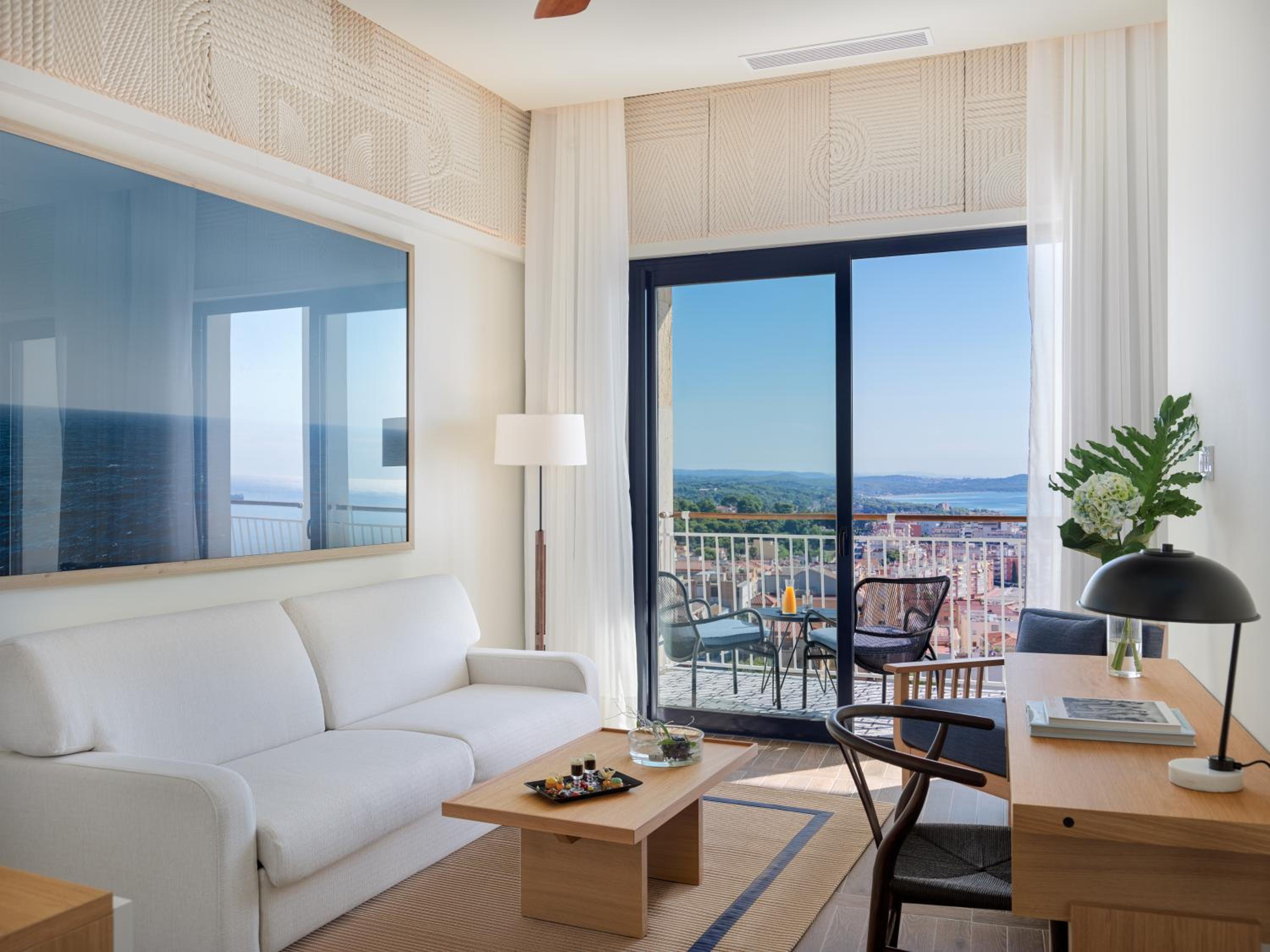 Suite Imperial (2 Adults + 1 Child up to 11 years) photo 2