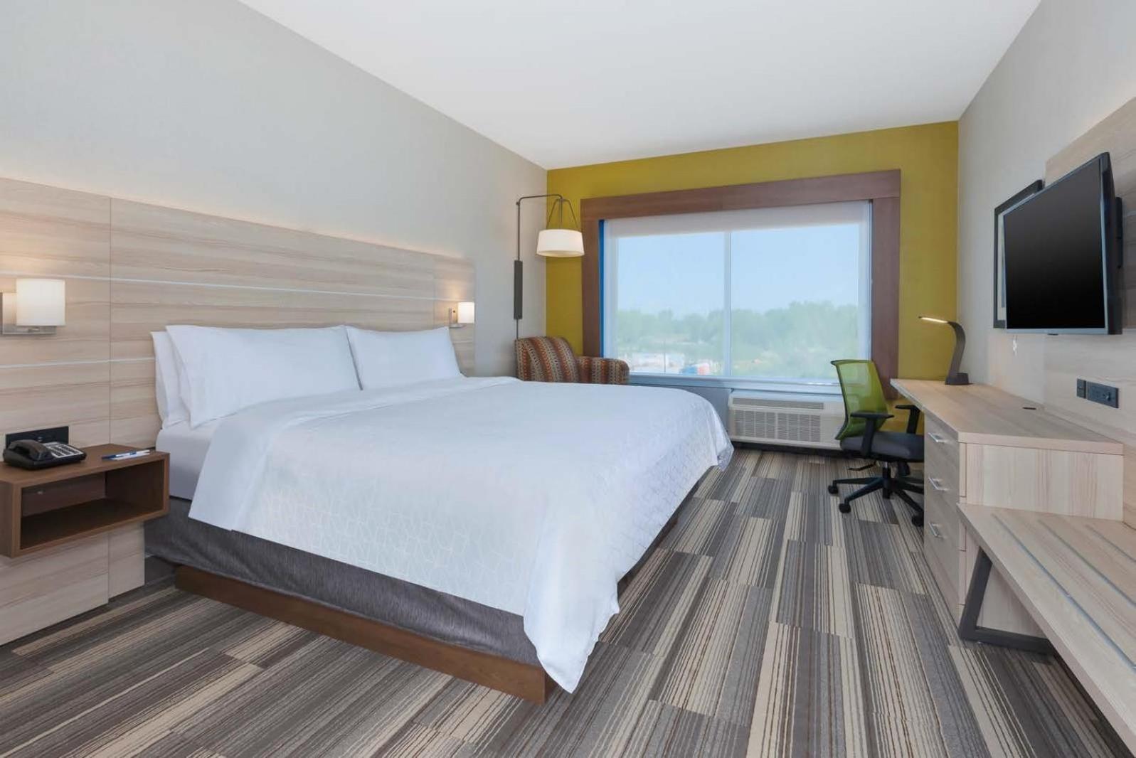 Standard King Room - Photo 3
